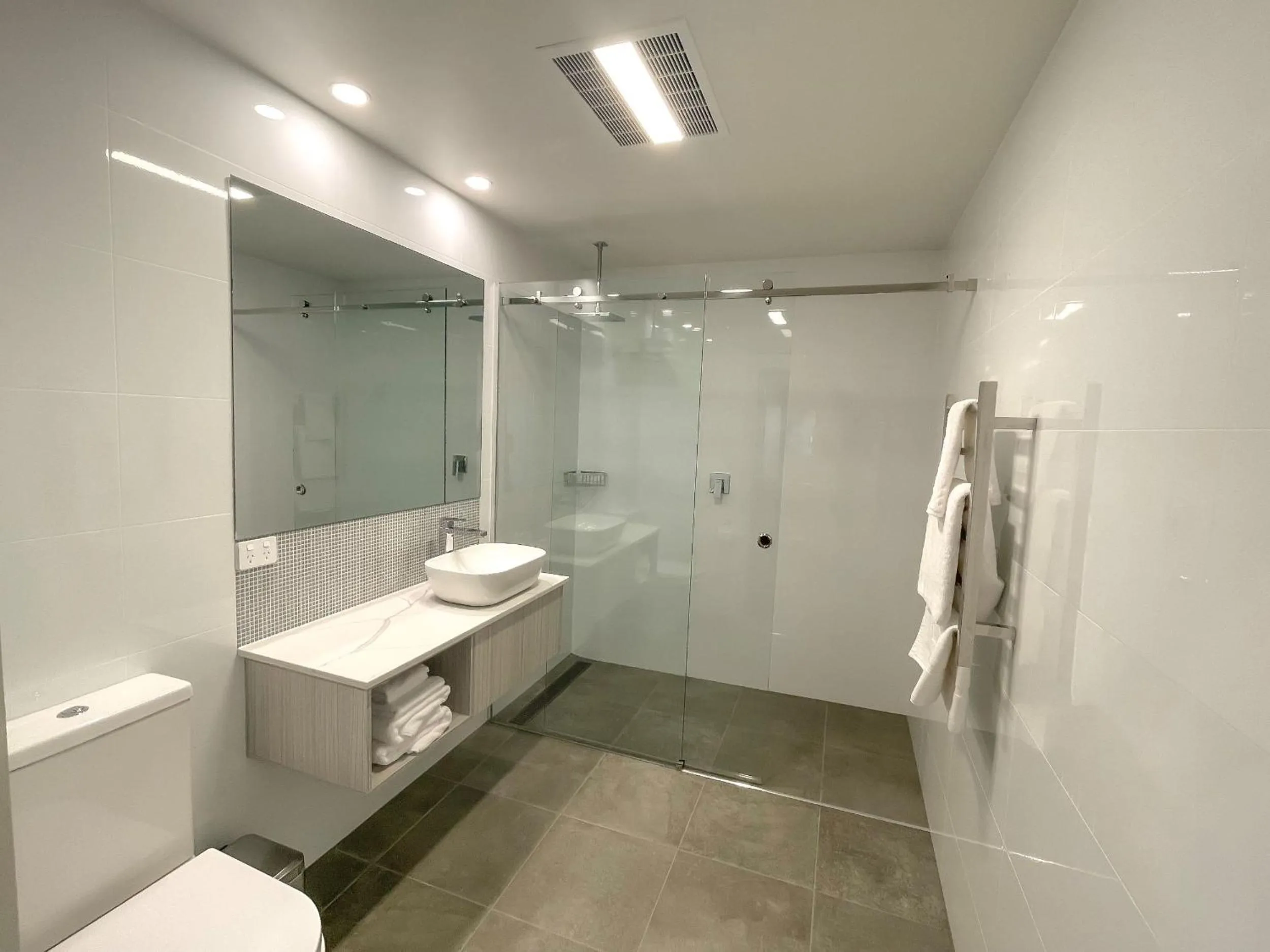 Bathroom in Elimatta Hotel