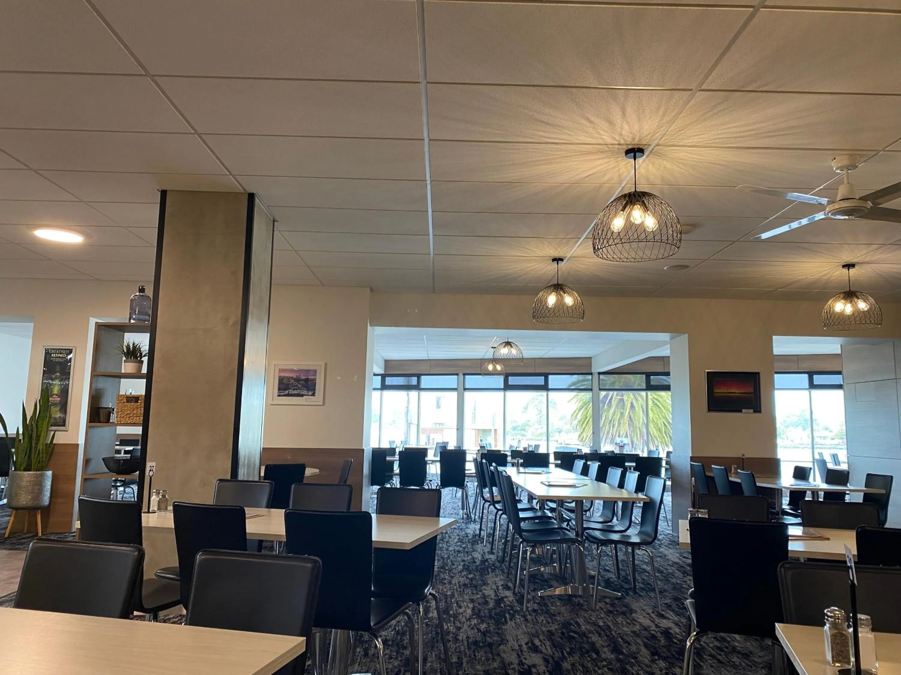 Restaurant/places to eat in Elimatta Hotel