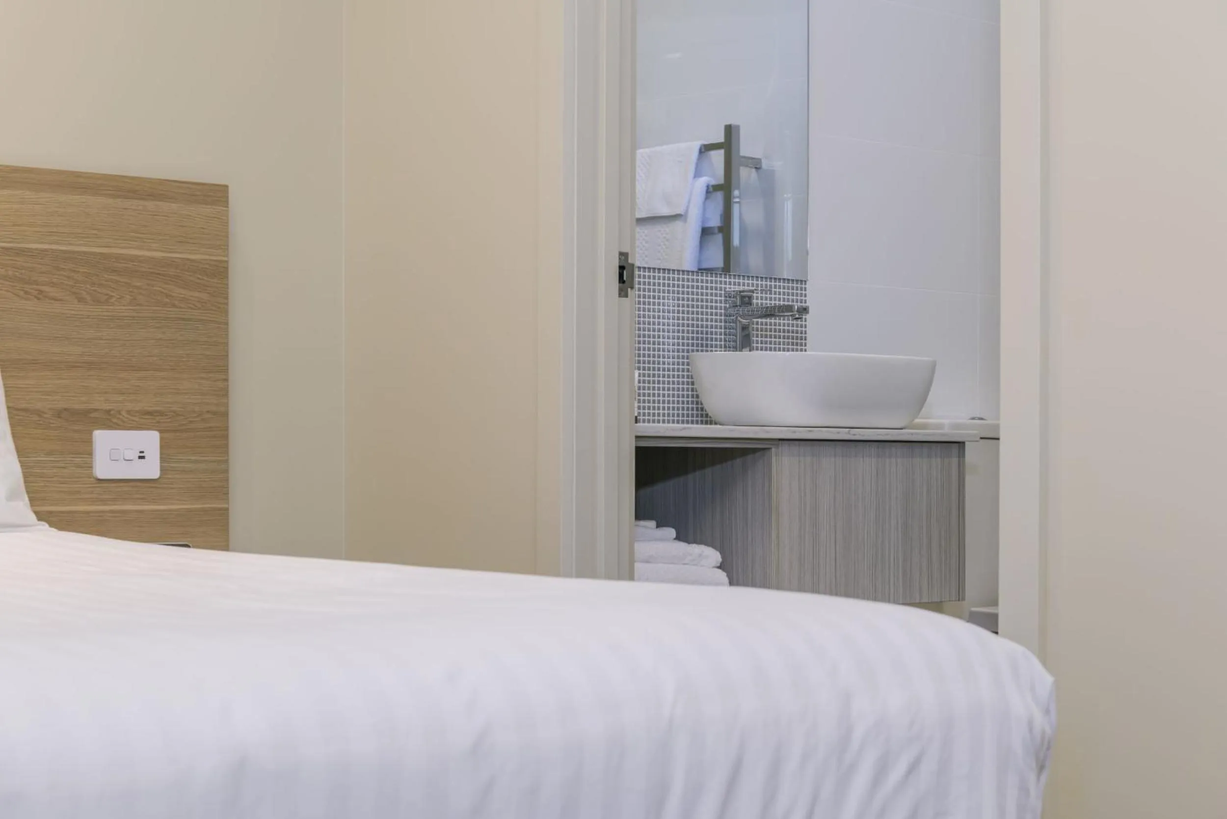 Bathroom, Bed in Elimatta Hotel