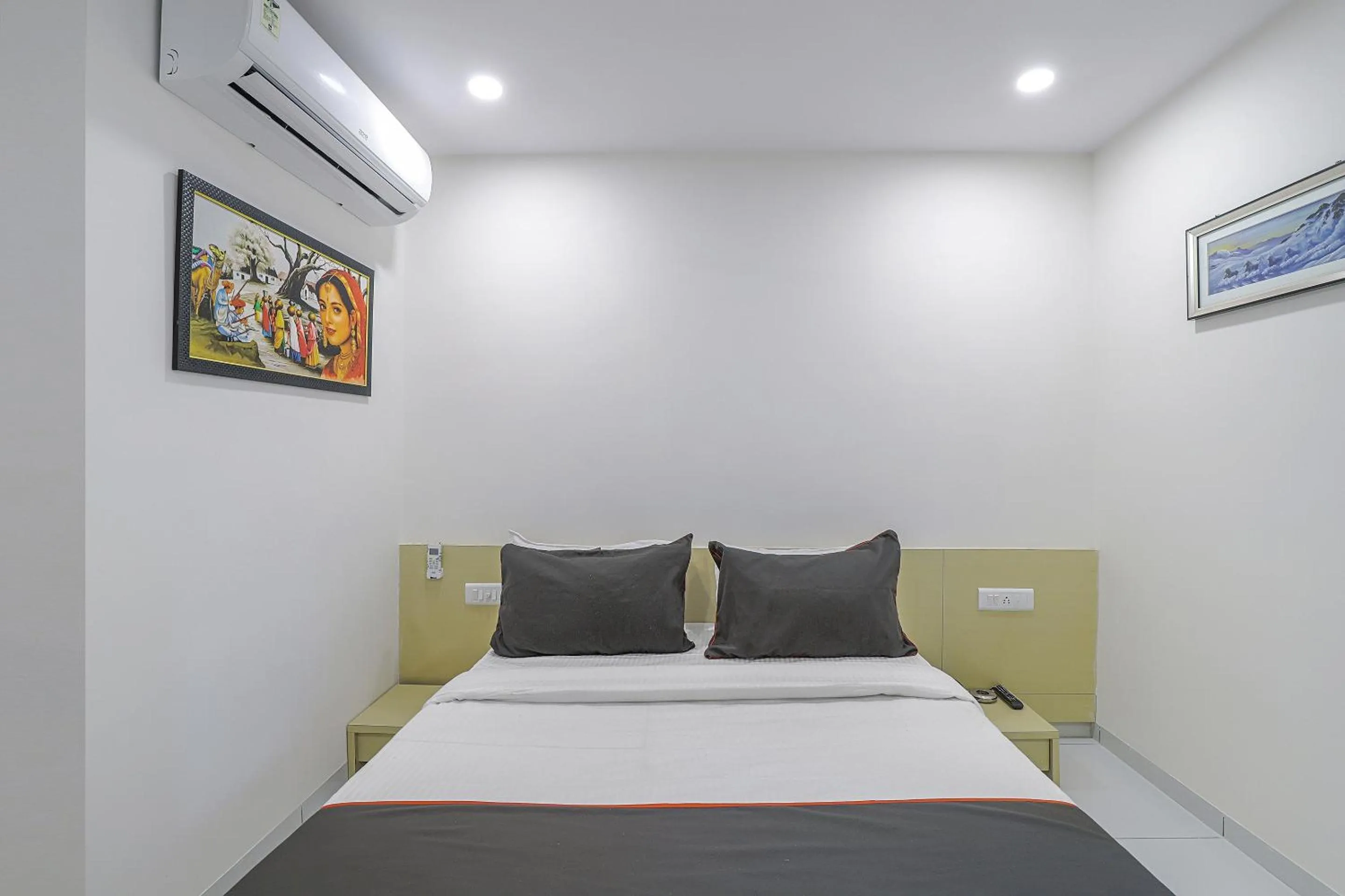 Bedroom in Super Hotel O La Veera