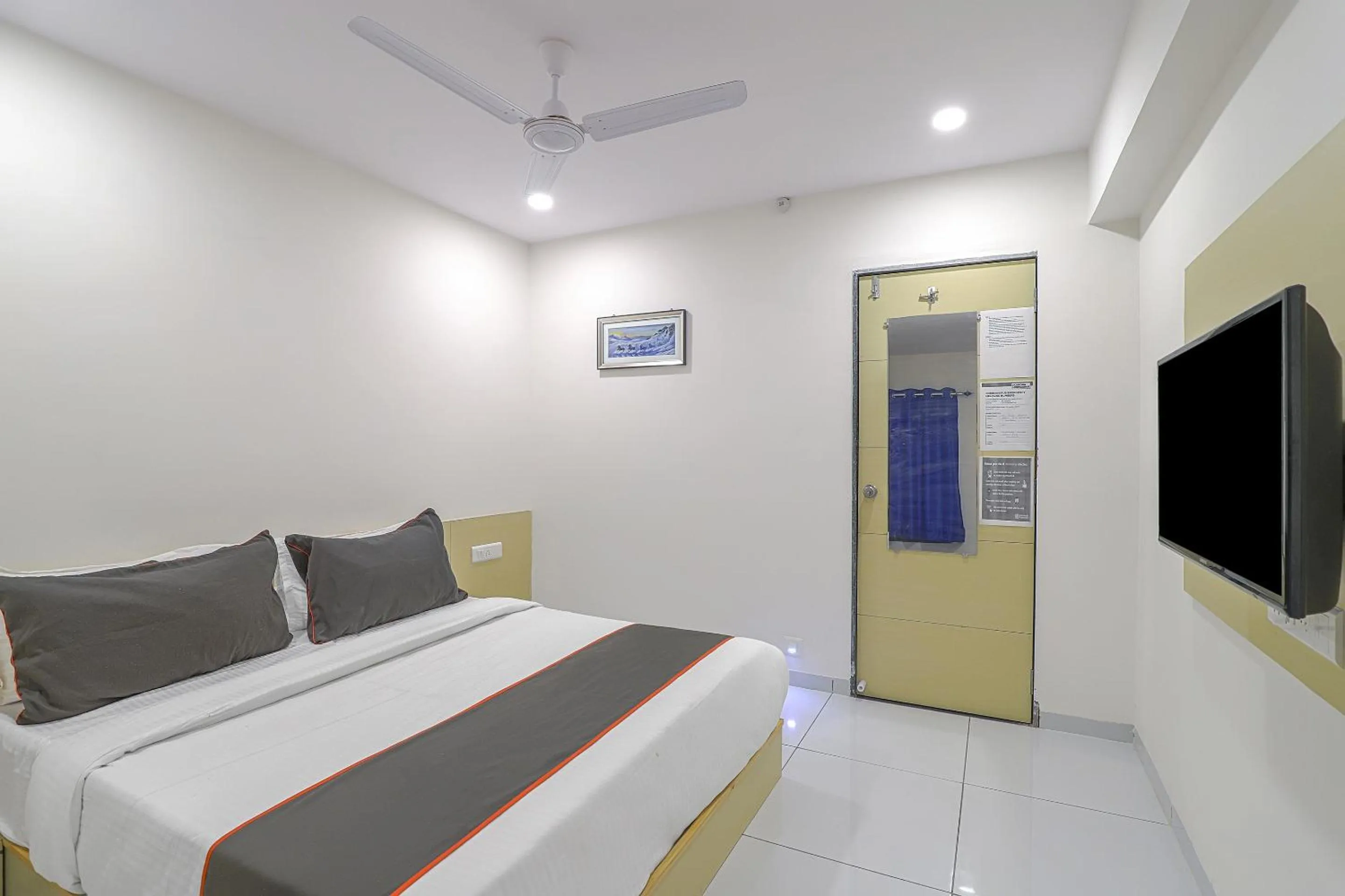 Bedroom in Super Hotel O La Veera