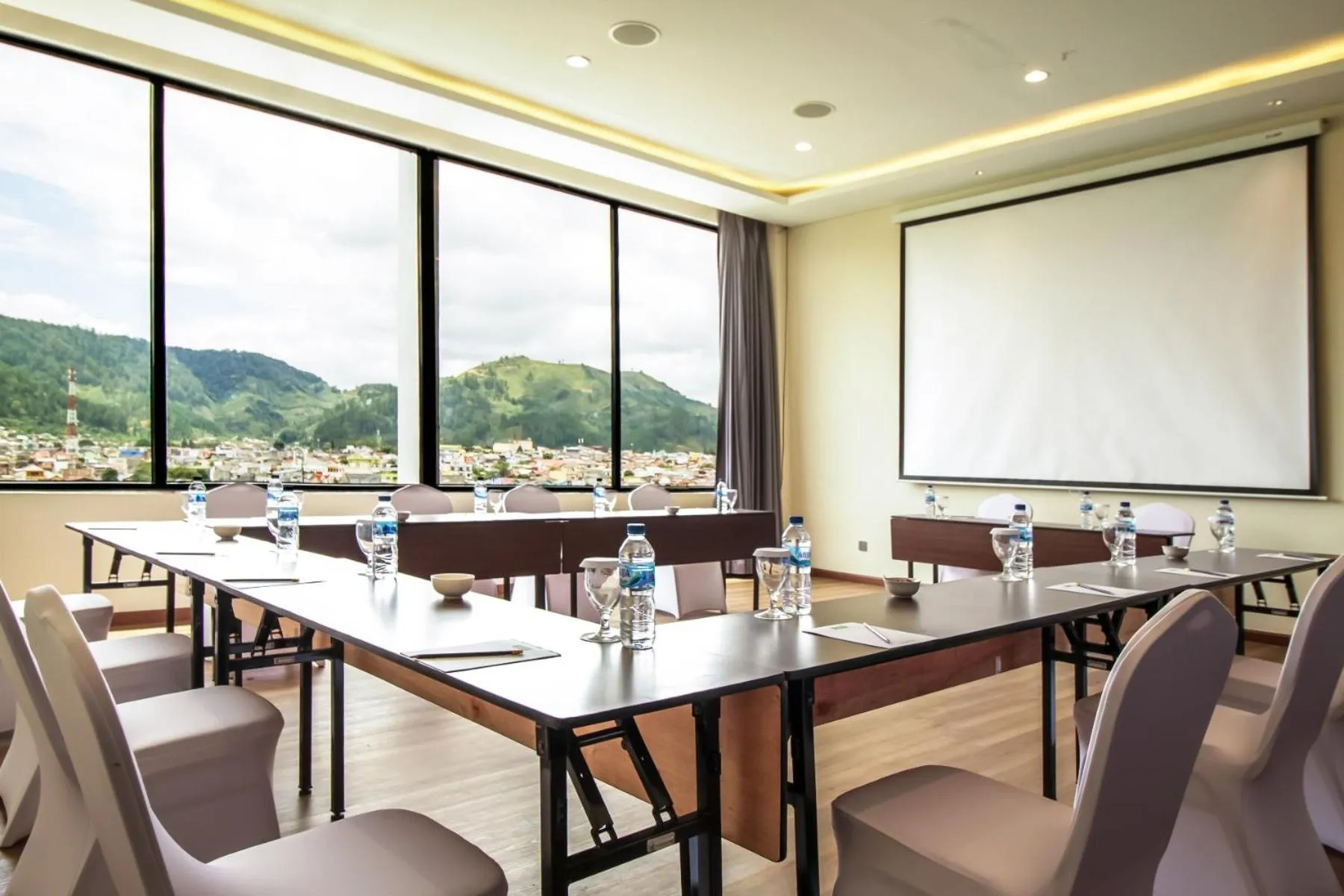 Meeting/conference room in Parkside Gayo Petro Hotel Takengon