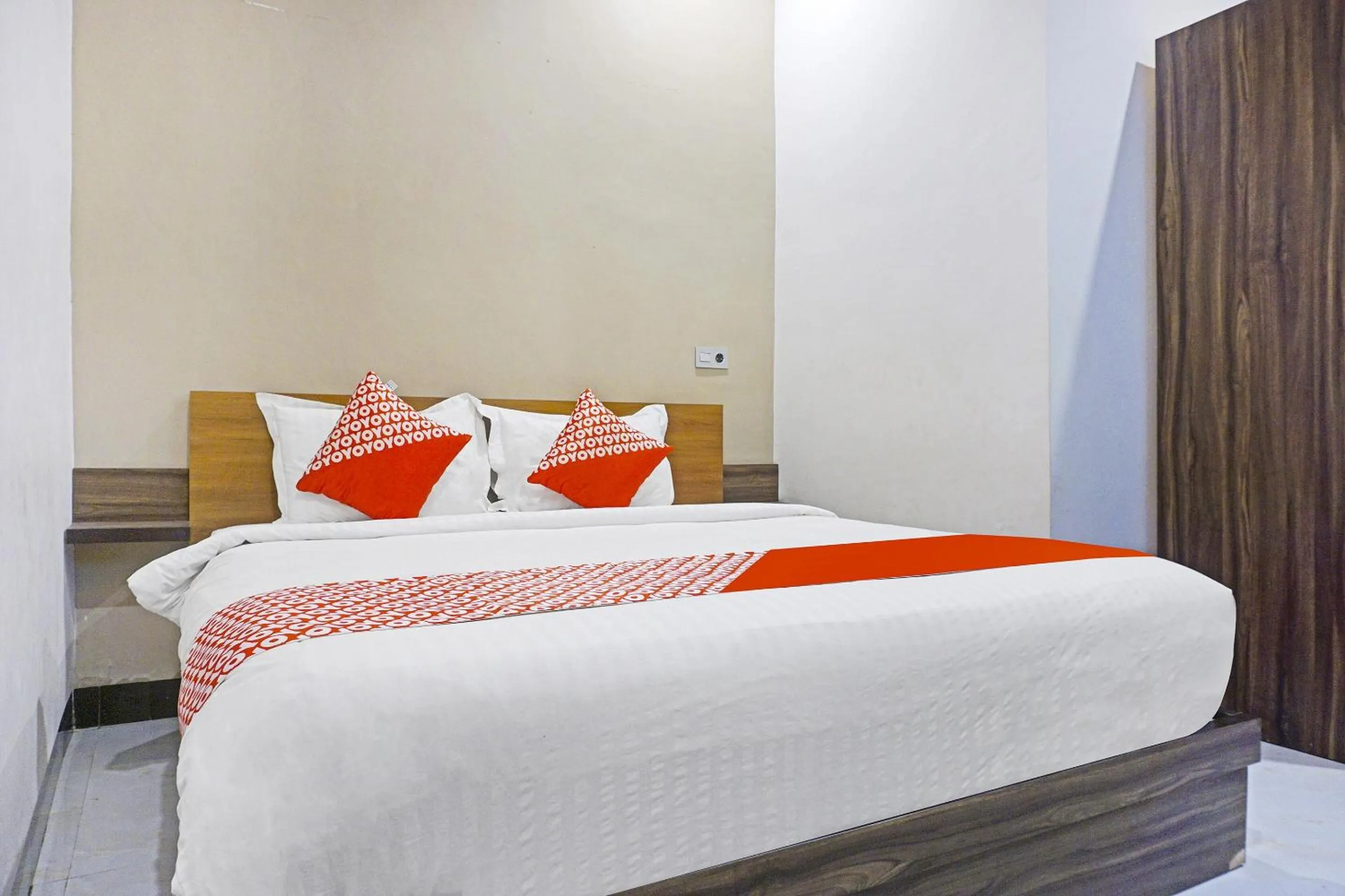 Bedroom, Bed in COLLECTION O 91331 Hotel Grand Saota Soppeng