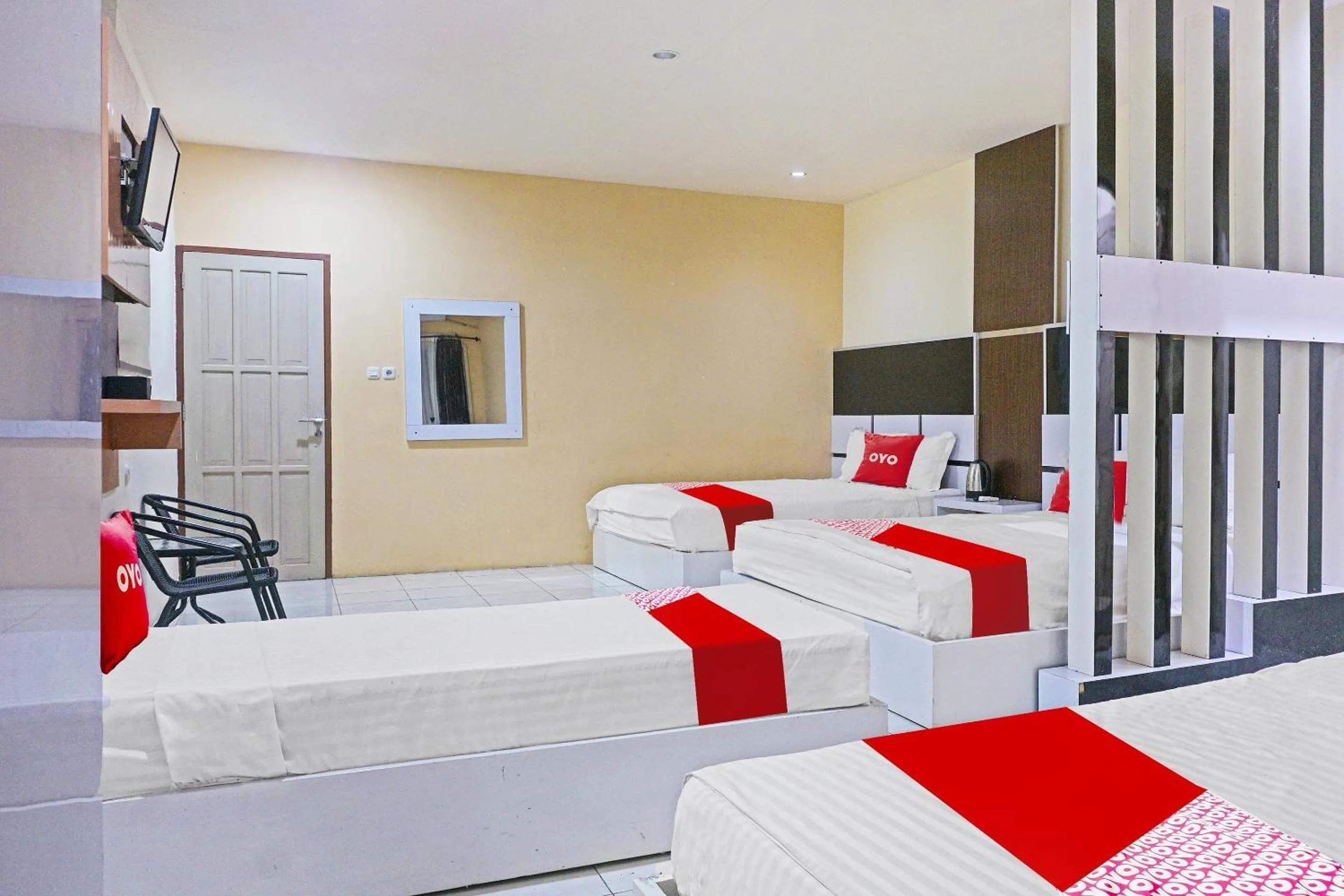 Bedroom, Bed in COLLECTION O 91331 Hotel Grand Saota Soppeng