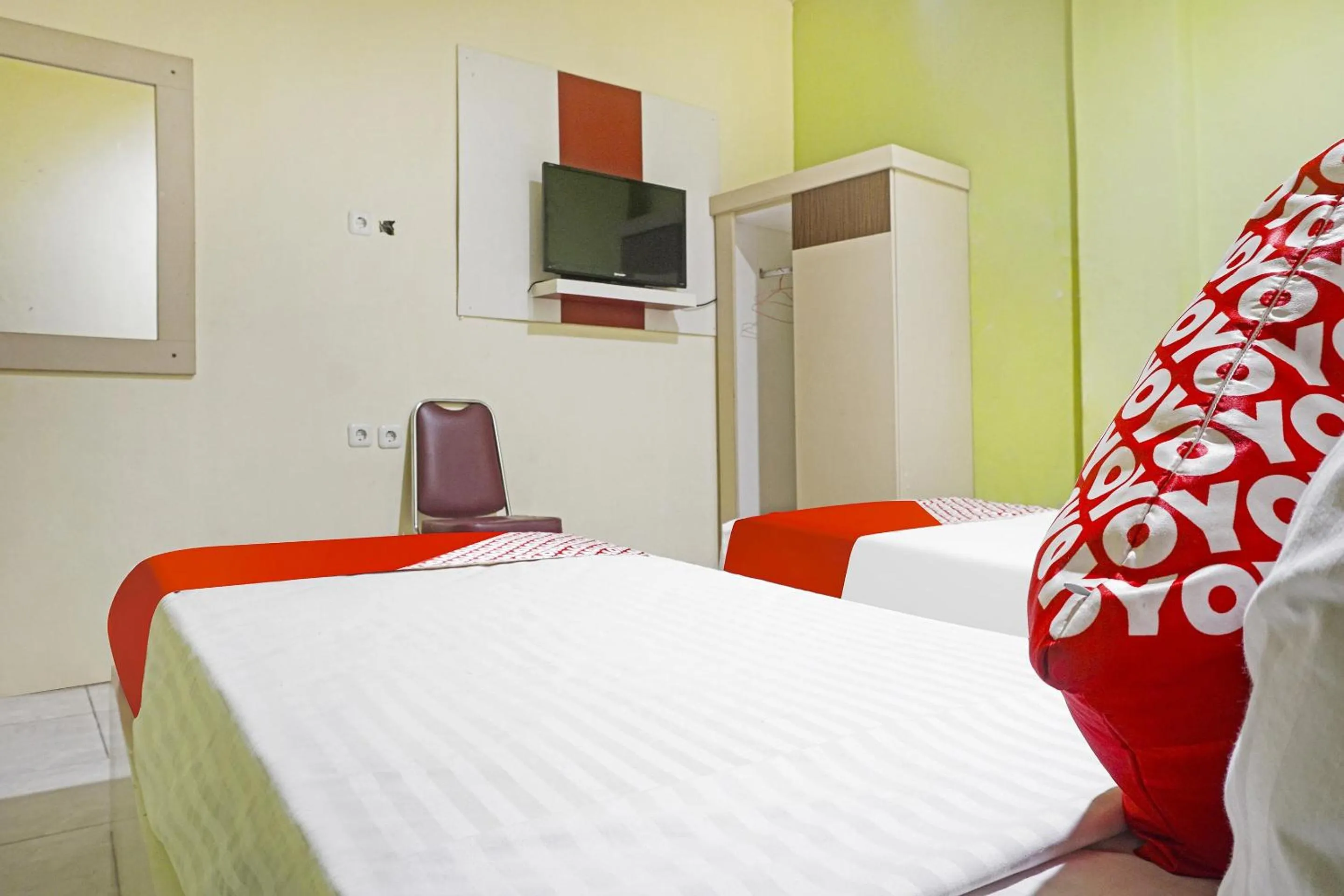 Bedroom, Bed in COLLECTION O 91331 Hotel Grand Saota Soppeng