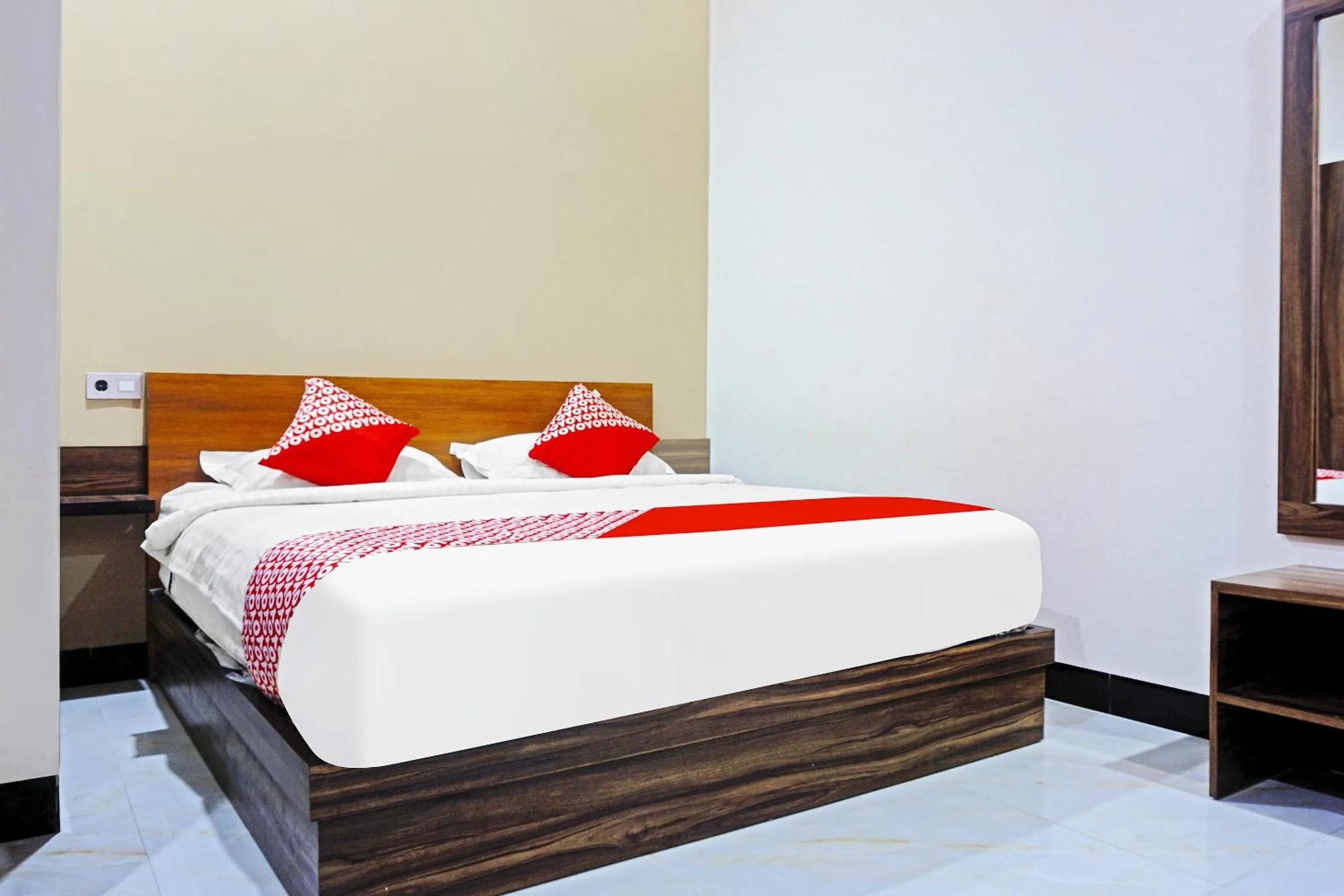 Bedroom, Bed in COLLECTION O 91331 Hotel Grand Saota Soppeng