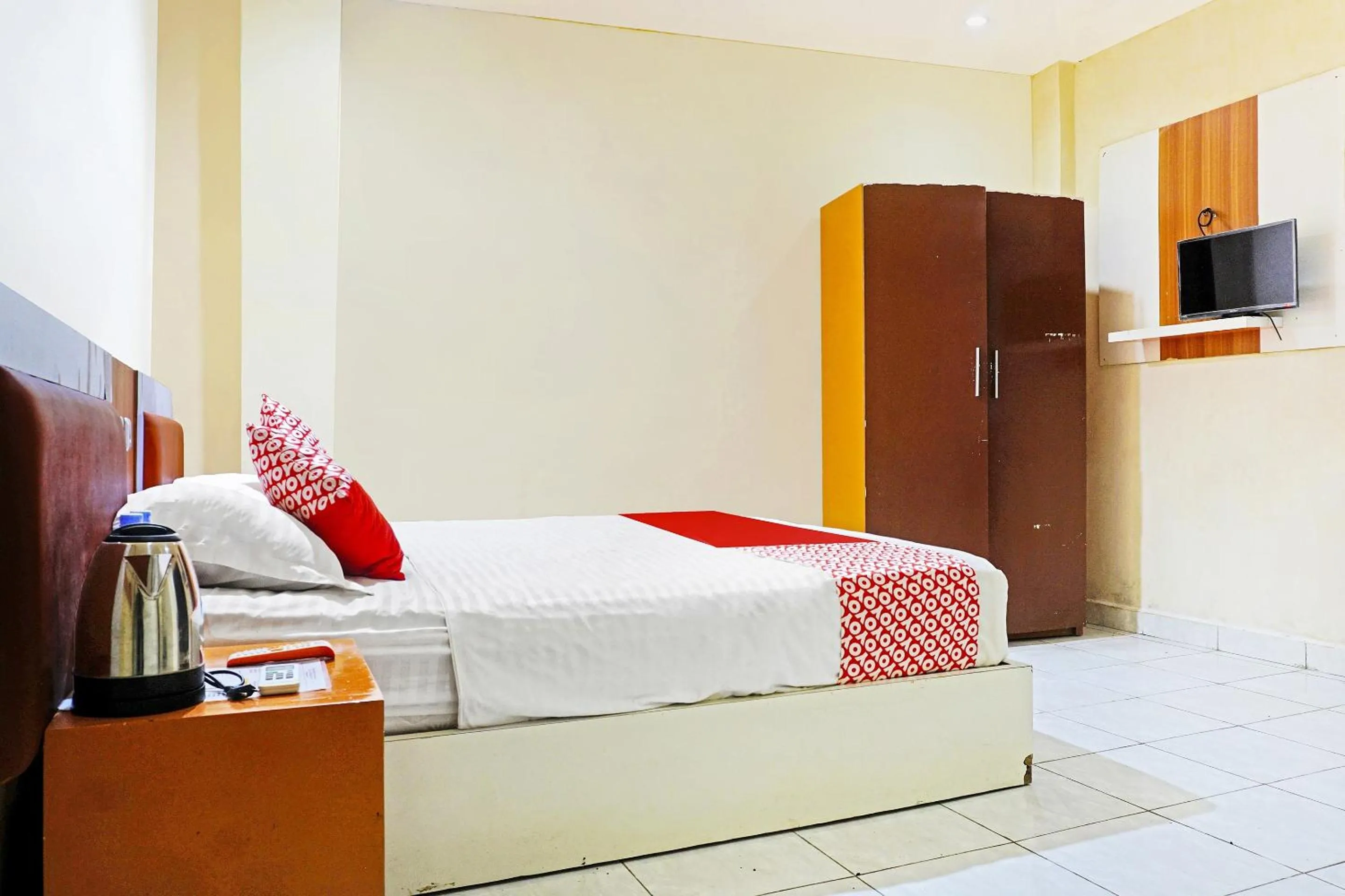 Bedroom, Bed in COLLECTION O 91331 Hotel Grand Saota Soppeng