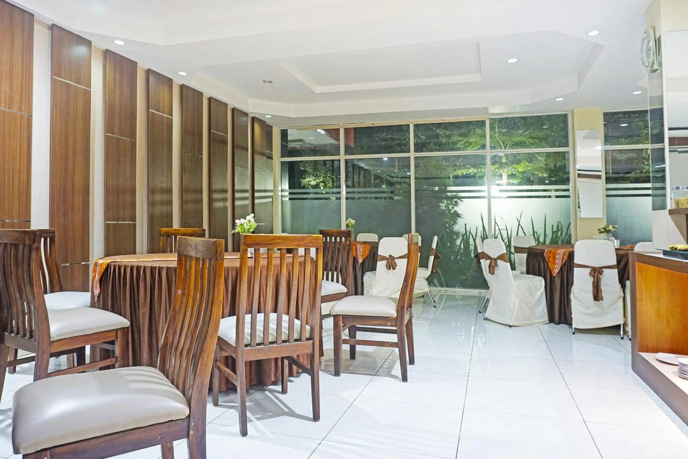 Restaurant/places to eat in COLLECTION O 91331 Hotel Grand Saota Soppeng