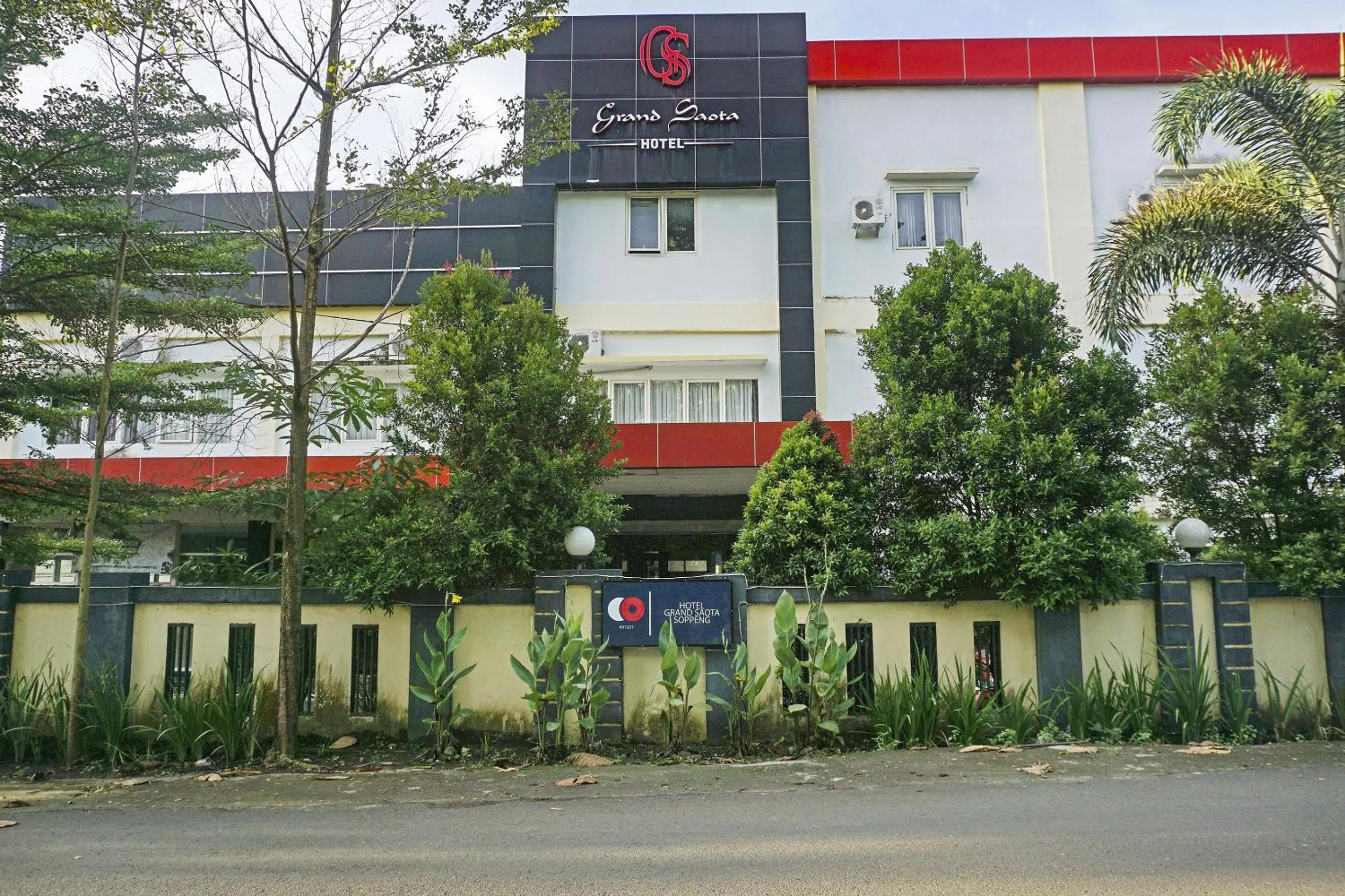 Facade/entrance in COLLECTION O 91331 Hotel Grand Saota Soppeng