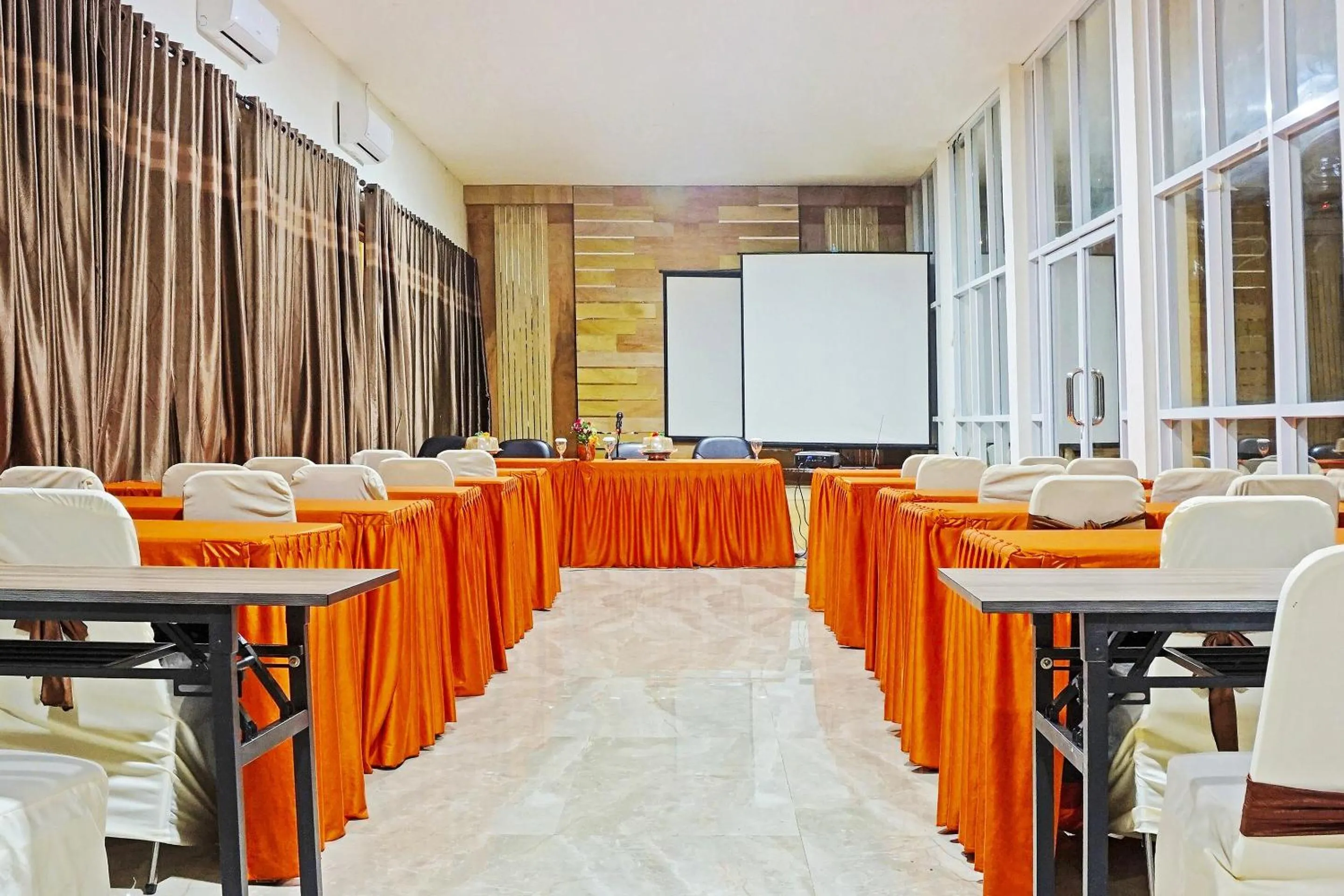 Restaurant/places to eat in COLLECTION O 91331 Hotel Grand Saota Soppeng