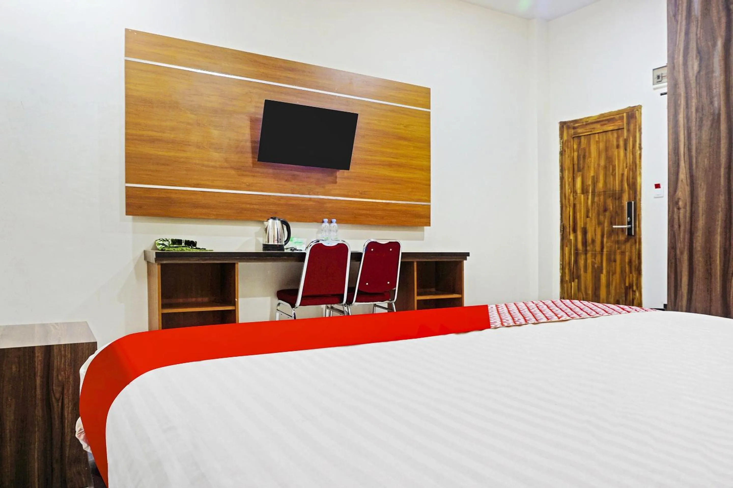 Bedroom, Bed in COLLECTION O 91331 Hotel Grand Saota Soppeng