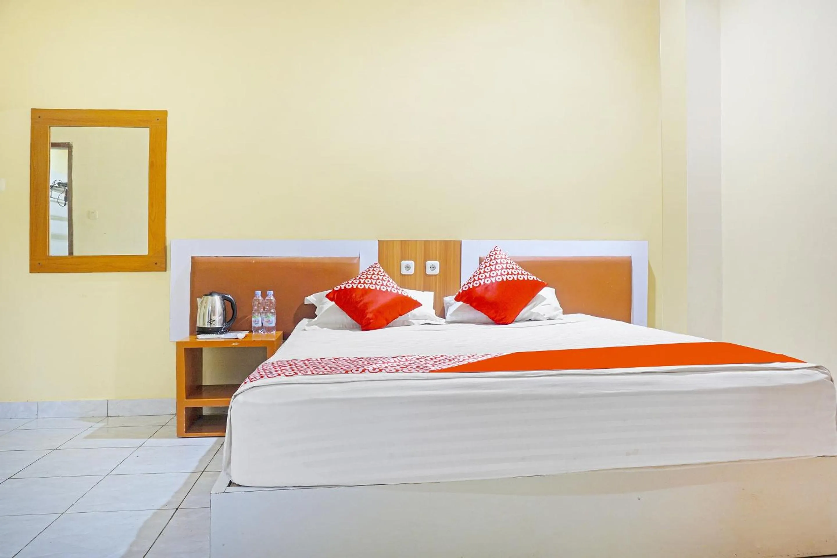 Bedroom, Bed in COLLECTION O 91331 Hotel Grand Saota Soppeng