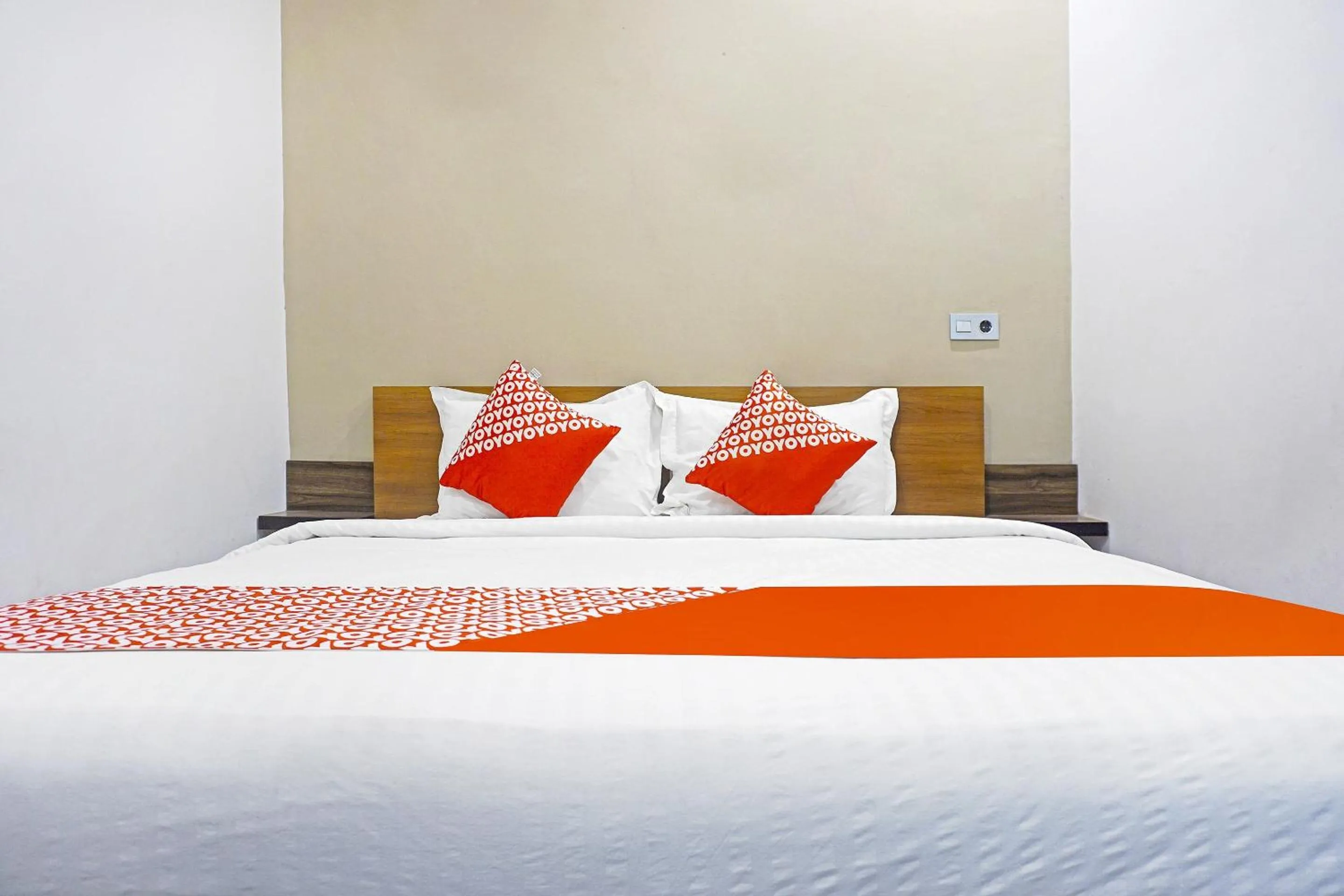 Bedroom, Bed in COLLECTION O 91331 Hotel Grand Saota Soppeng