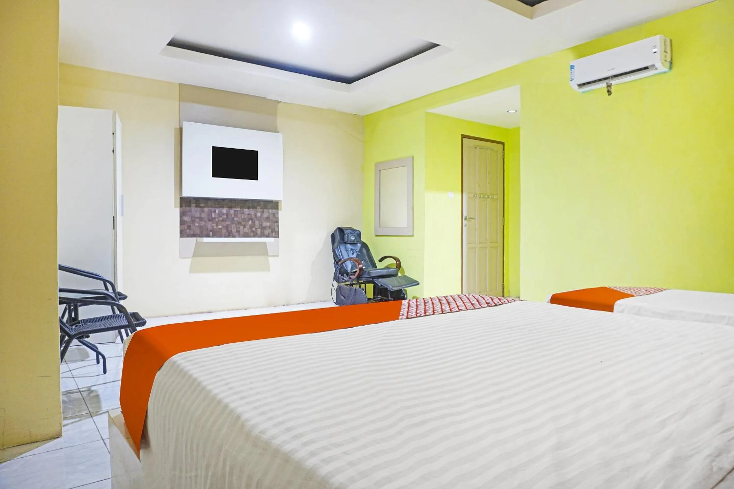 Bedroom, Bed in COLLECTION O 91331 Hotel Grand Saota Soppeng