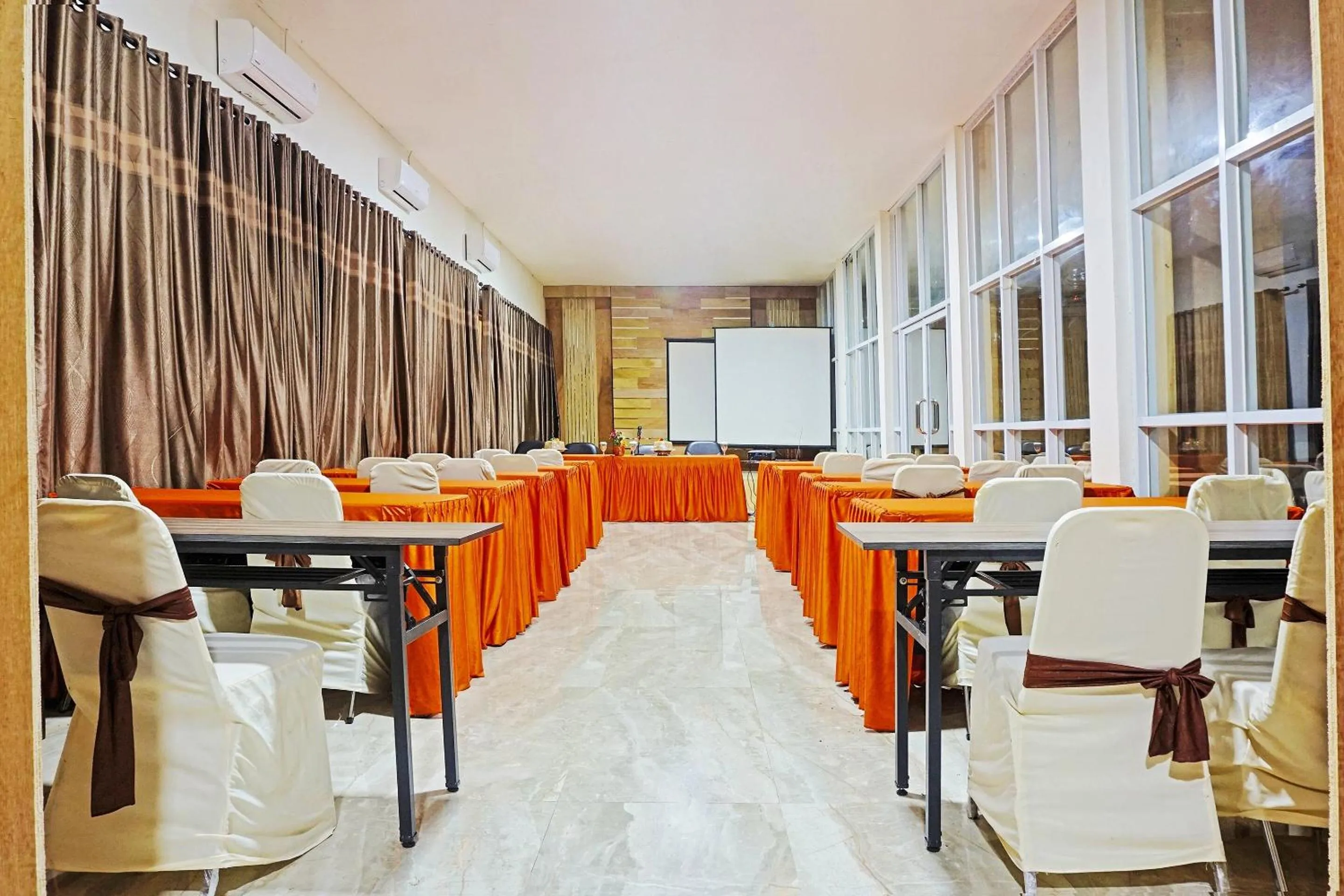 Restaurant/places to eat in COLLECTION O 91331 Hotel Grand Saota Soppeng