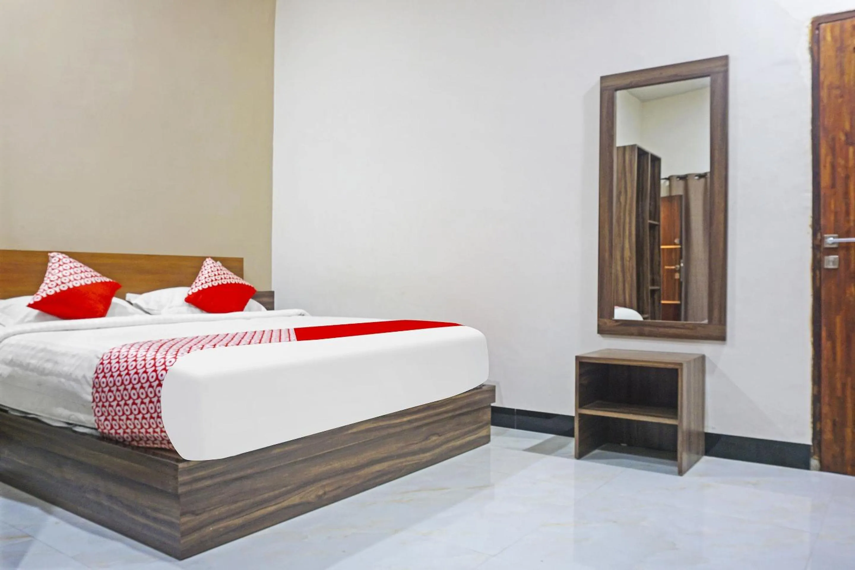 Bedroom, Bed in COLLECTION O 91331 Hotel Grand Saota Soppeng