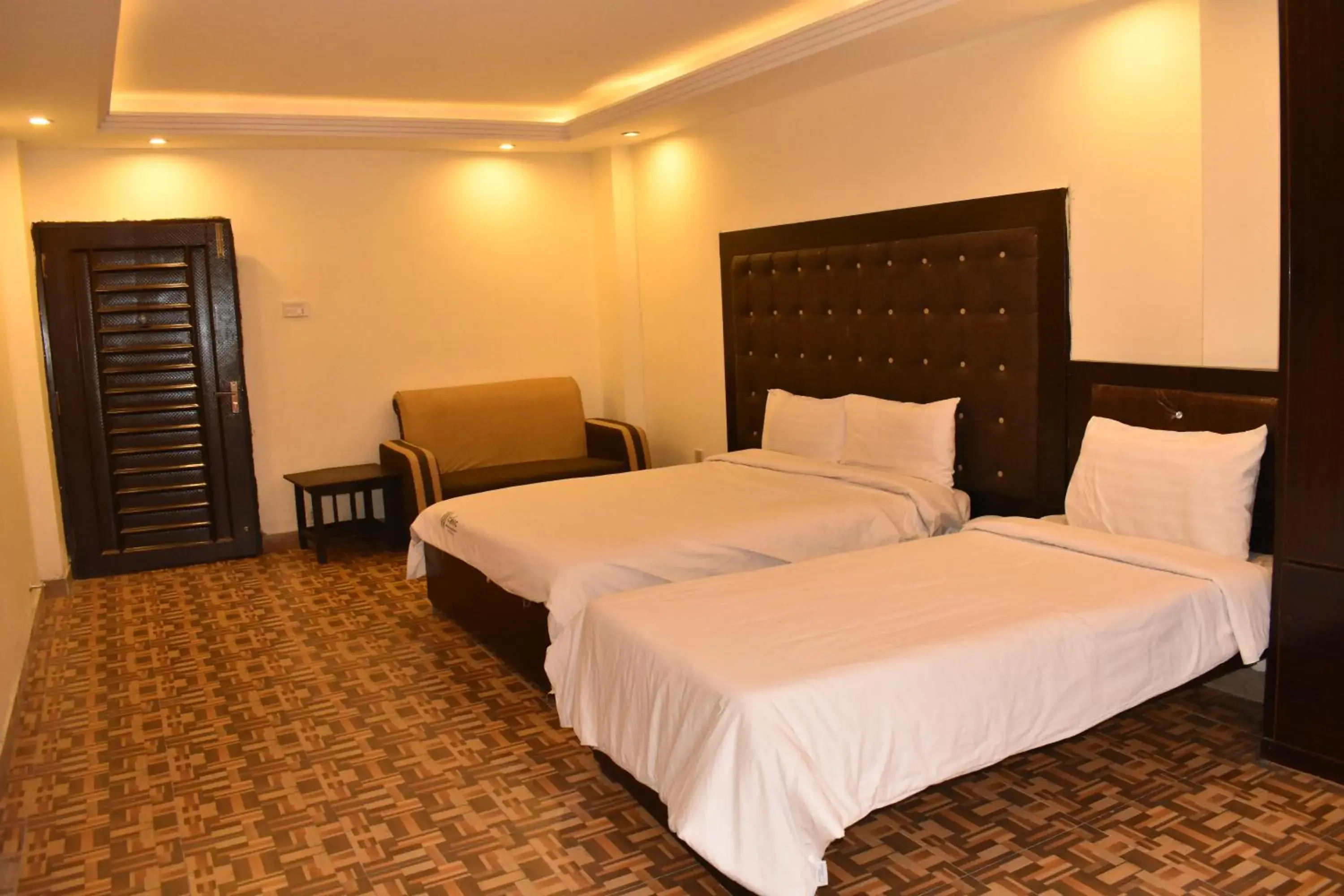 Triple Room in Iconic Hotel & Restaurant Triple Room in Iconic Hotel & Restaurant