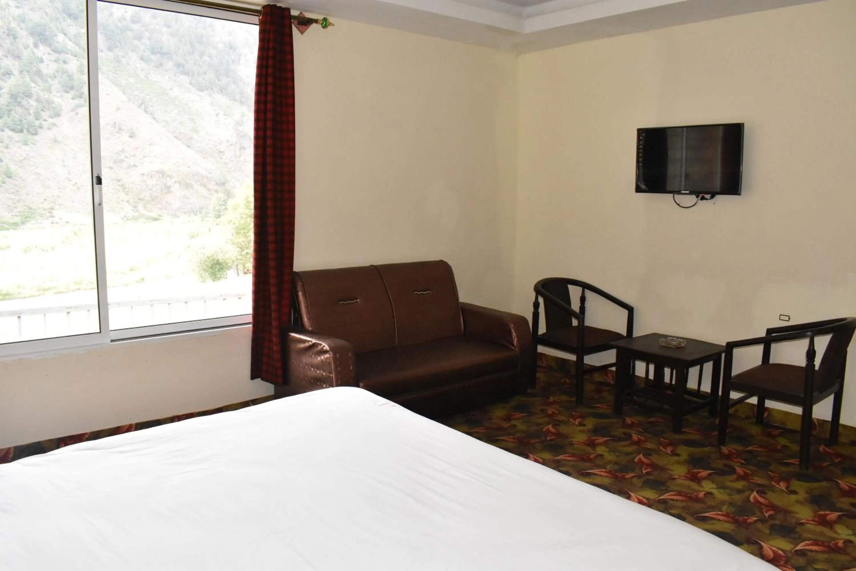 Bedroom, Bed in Iconic Hotel & Restaurant