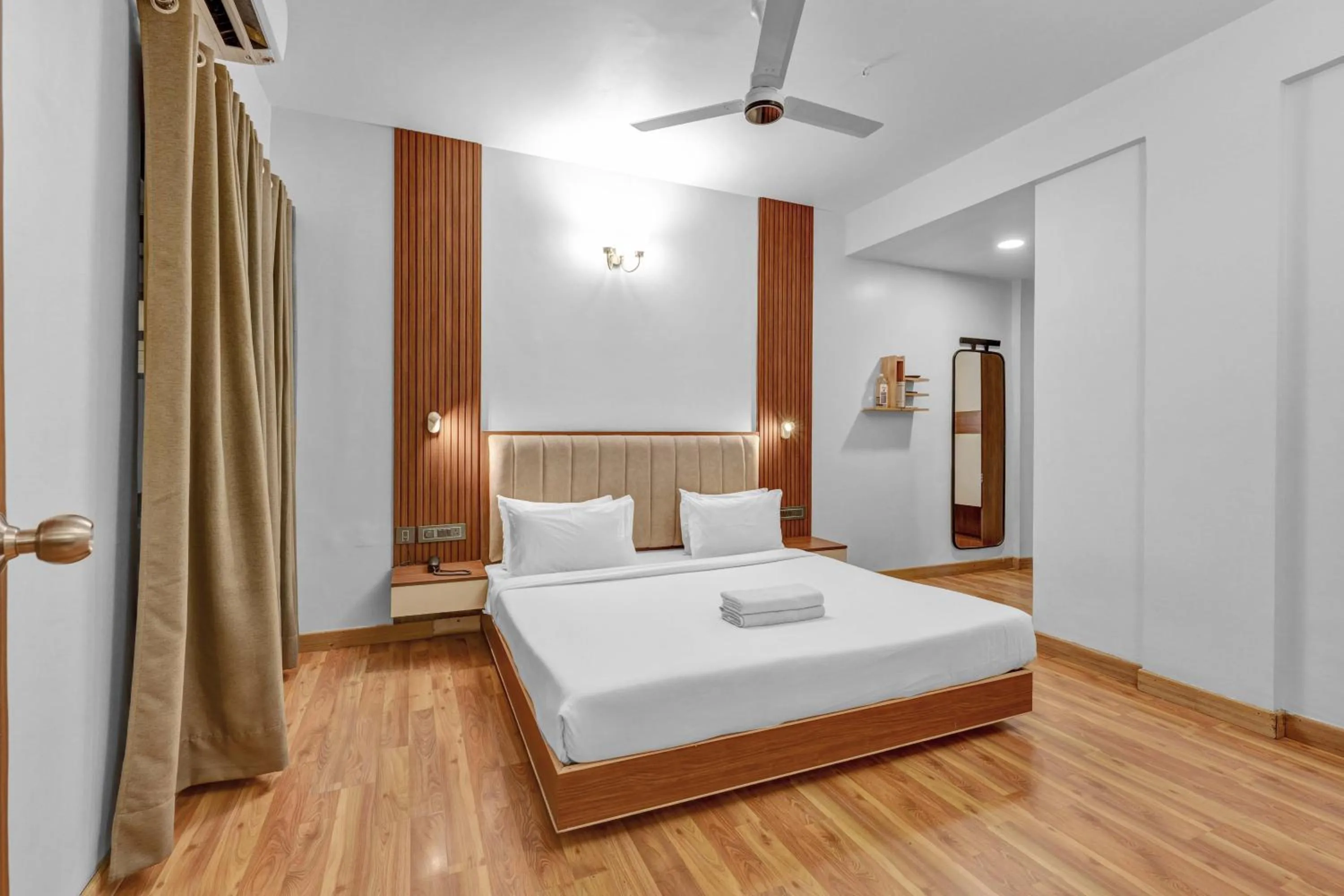 Bedroom, Bed in UPAR Hotels Indiranagar