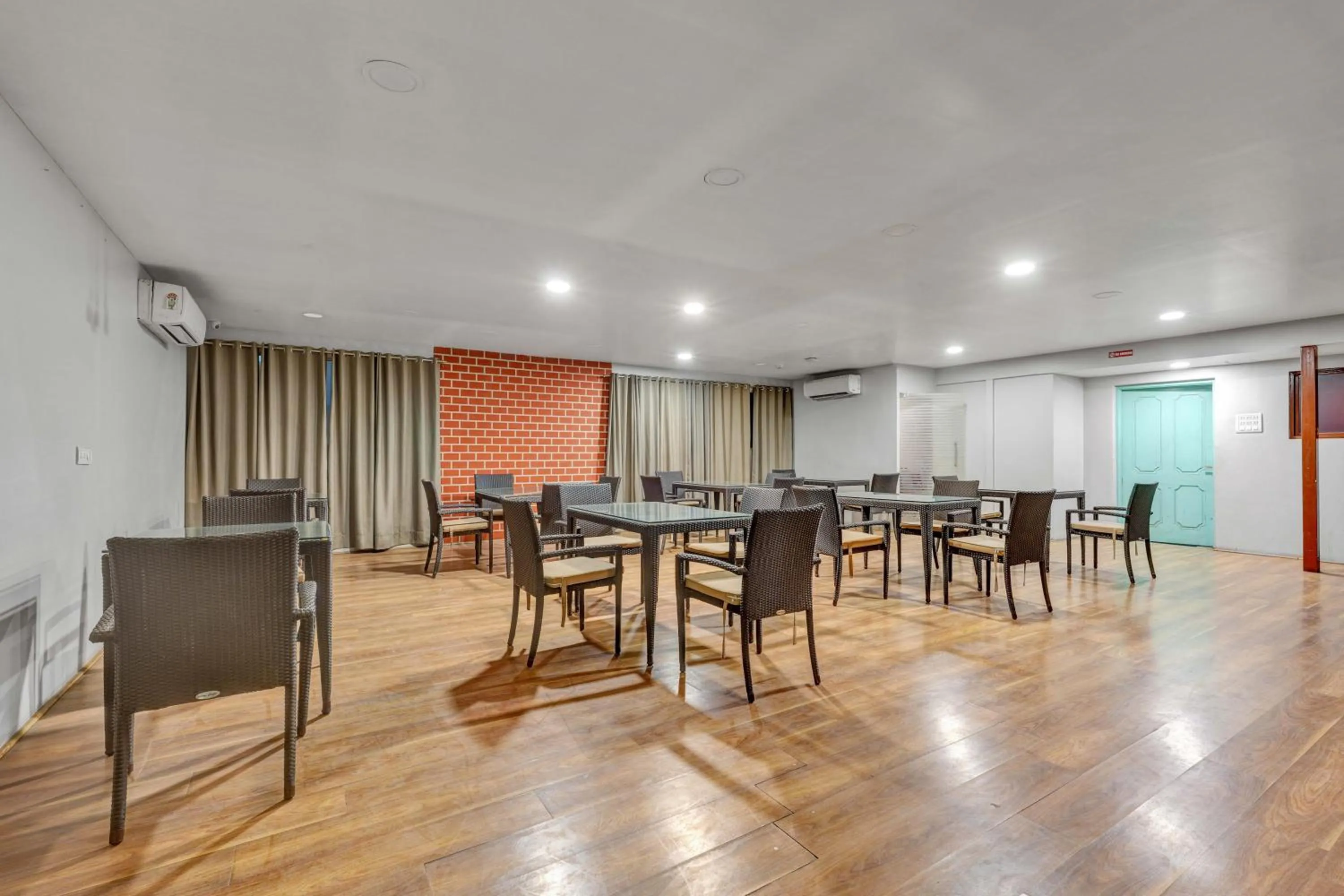 Restaurant/places to eat in UPAR Hotels Indiranagar