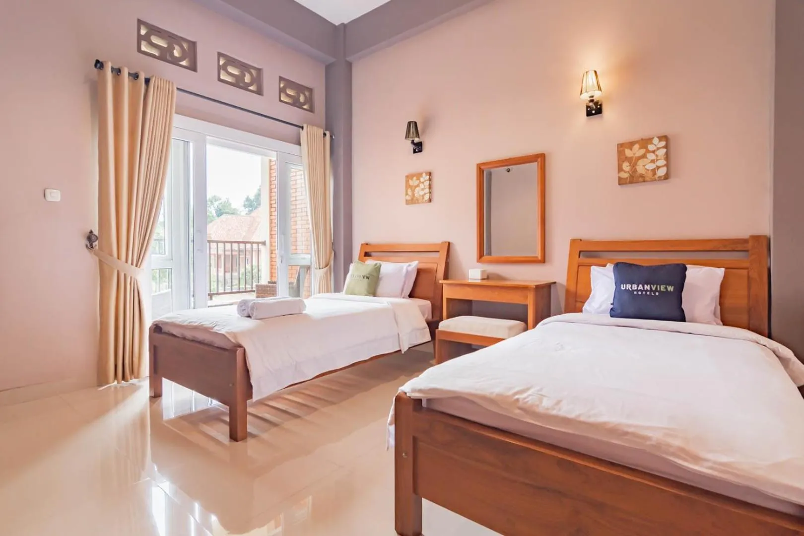 Bed in Urbanview Hotel Syariah Insani Cisarua Puncak