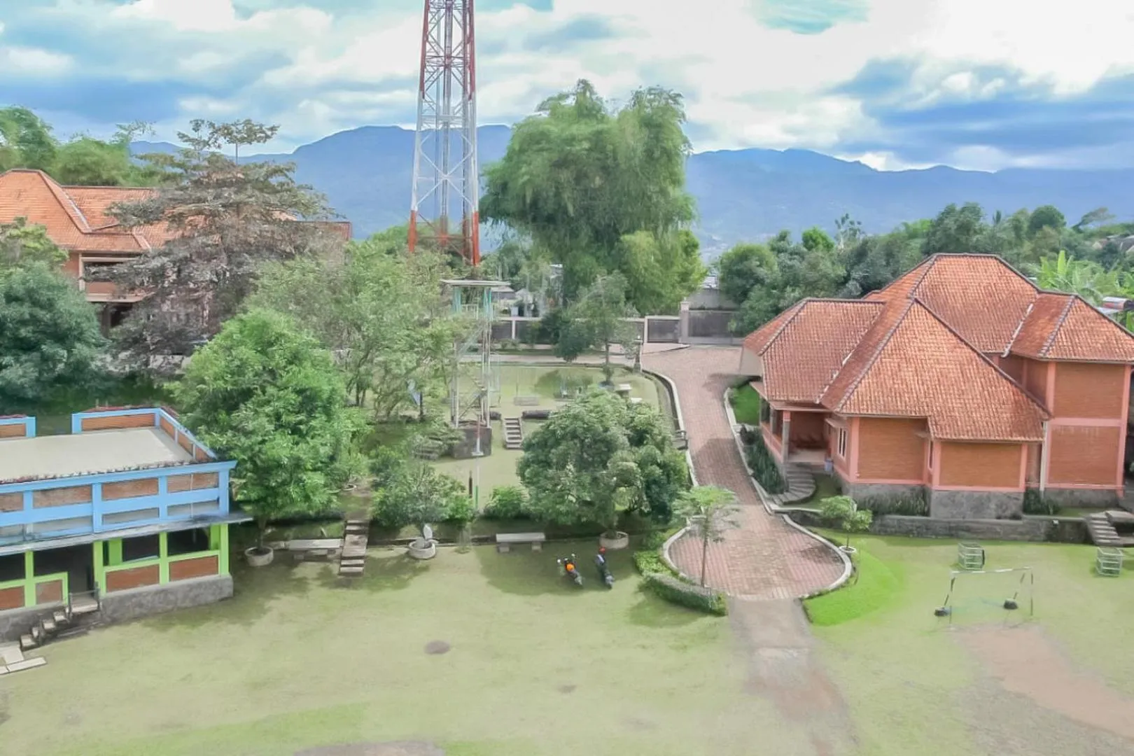 Property building in Urbanview Hotel Syariah Insani Cisarua Puncak