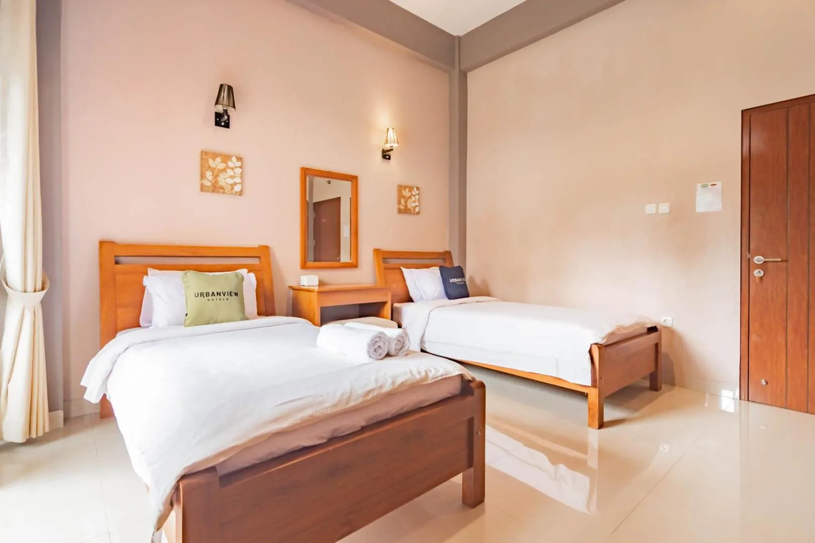 Bed in Urbanview Hotel Syariah Insani Cisarua Puncak