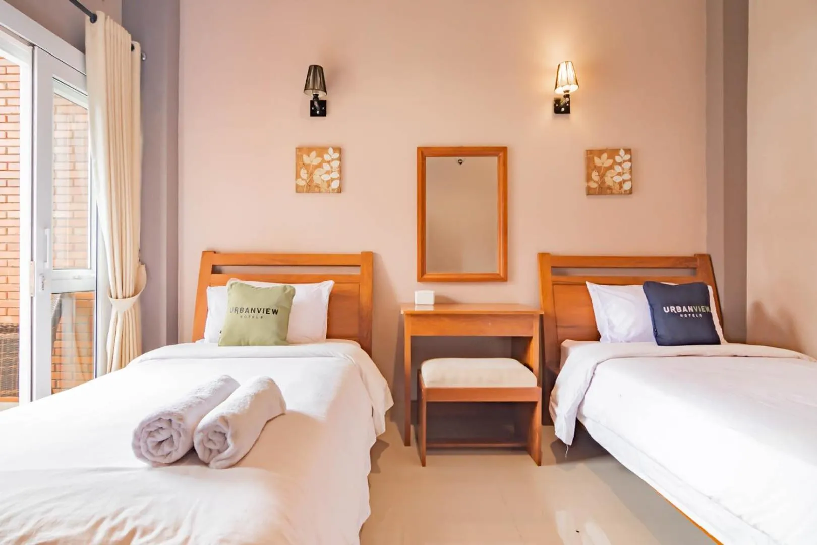 Bed in Urbanview Hotel Syariah Insani Cisarua Puncak