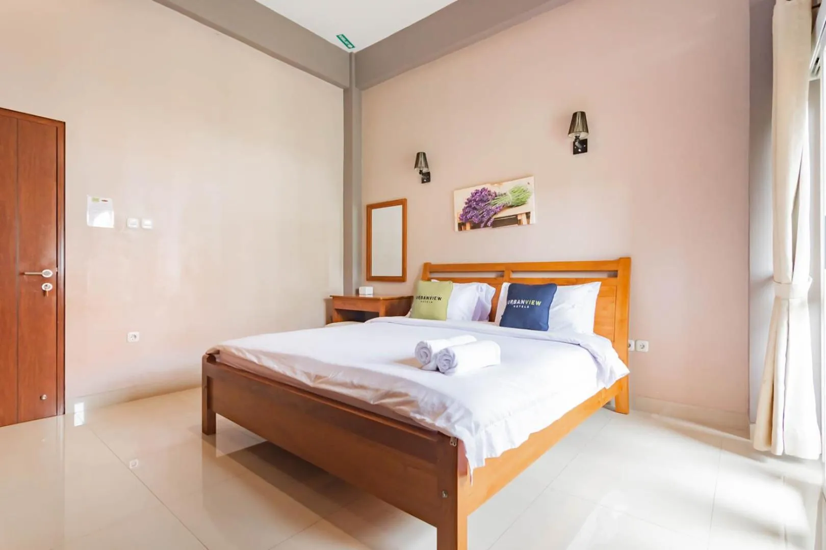 Bed in Urbanview Hotel Syariah Insani Cisarua Puncak