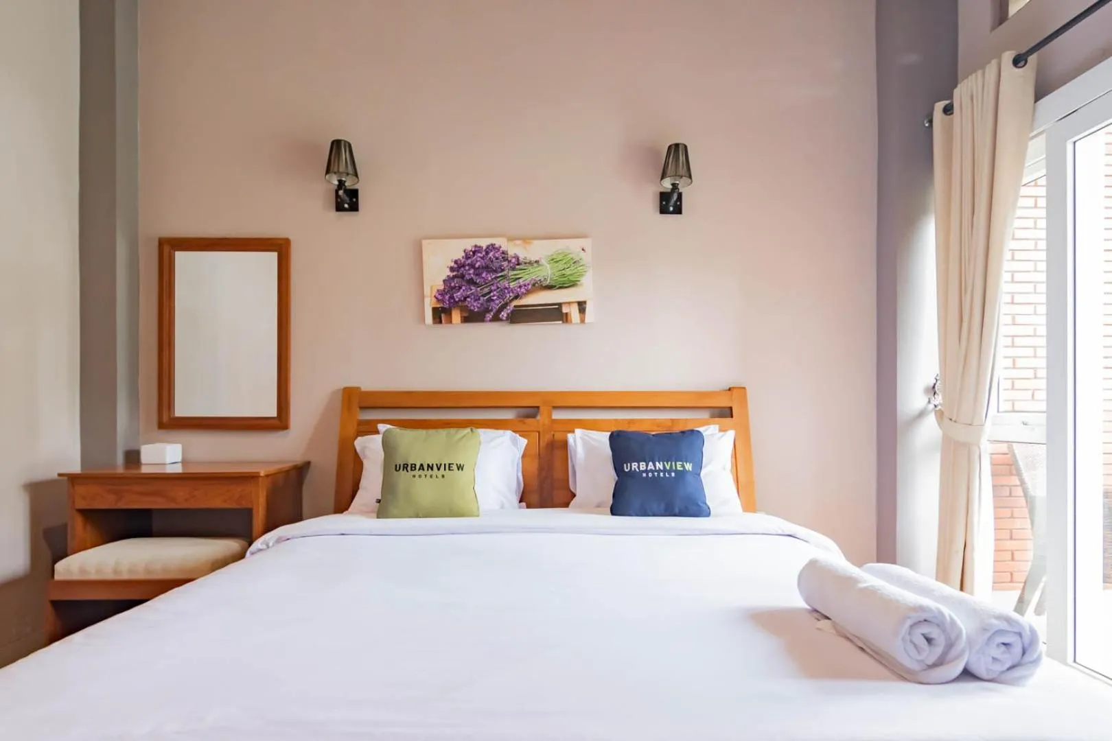 Bed in Urbanview Hotel Syariah Insani Cisarua Puncak