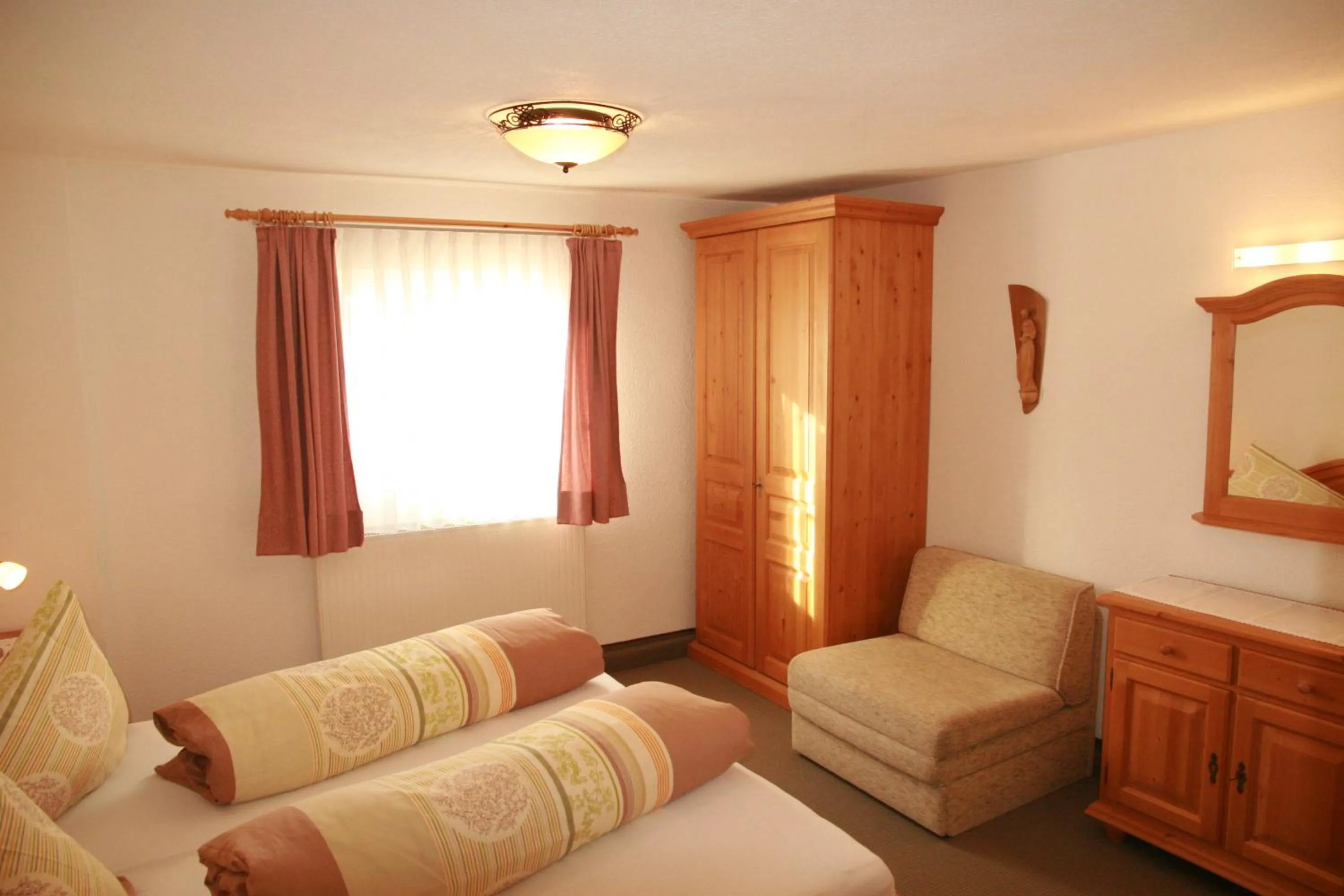 Living room, Bed in Das Edelweiss