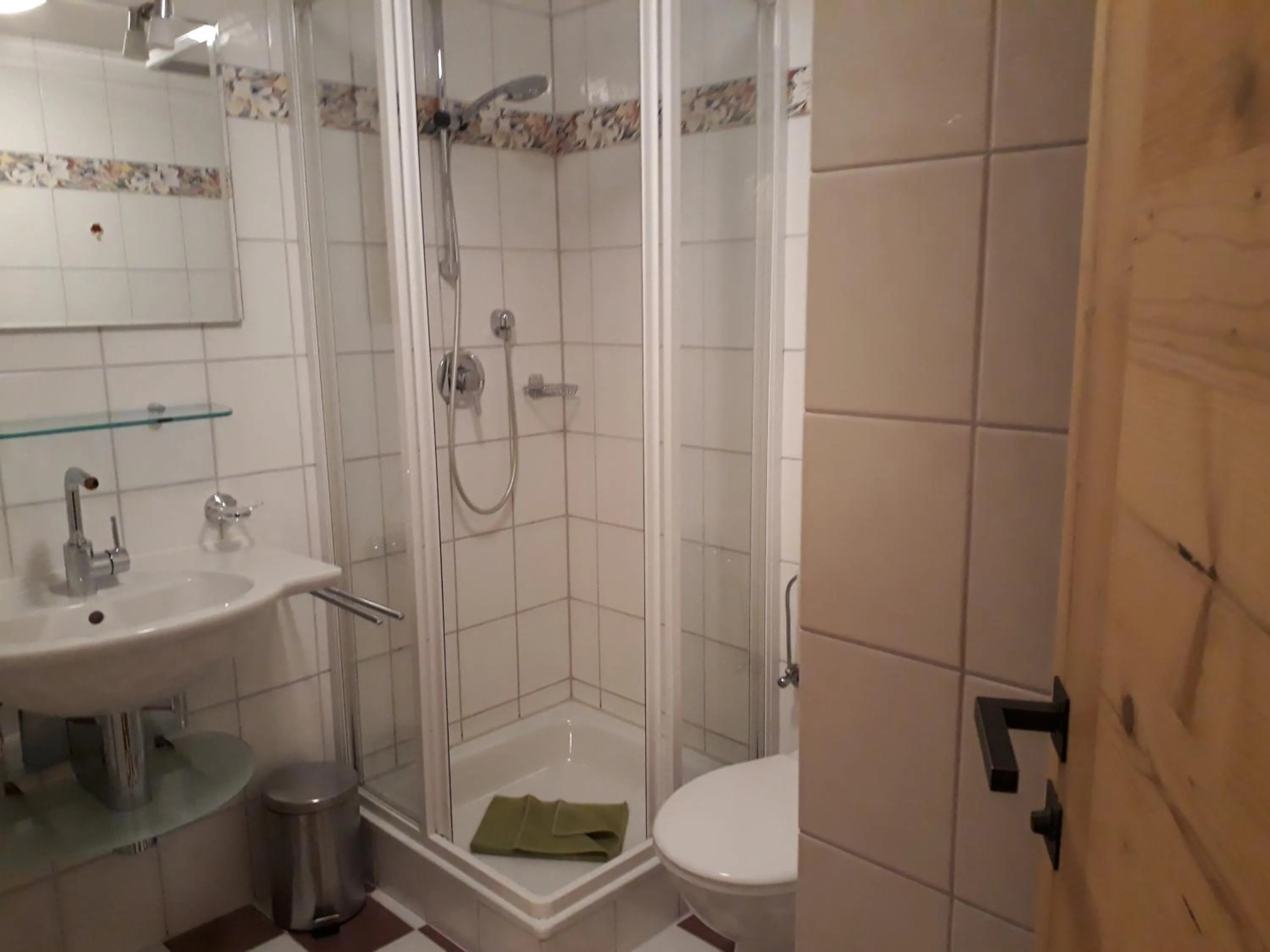 Shower in Das Edelweiss