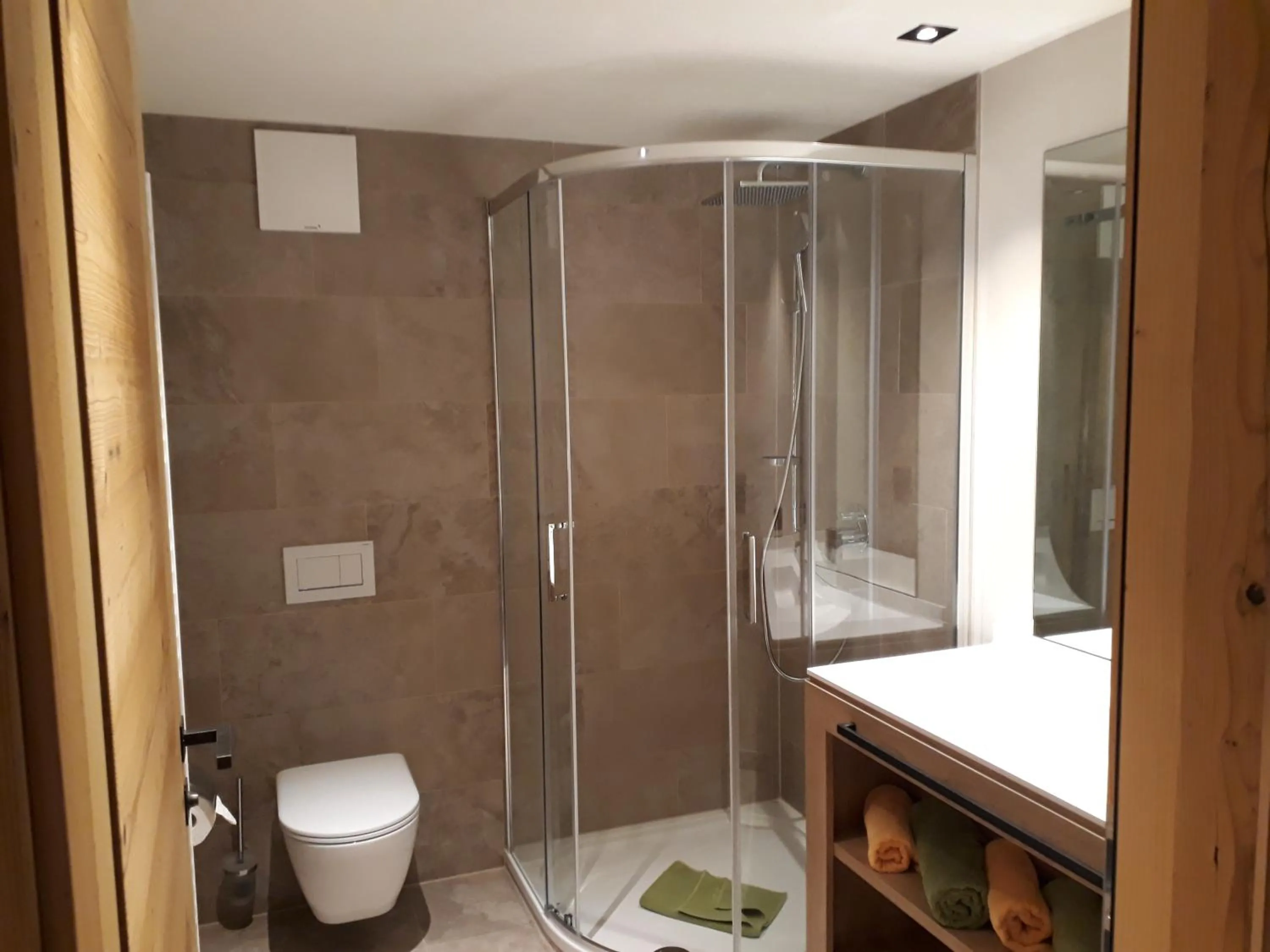 Shower in Das Edelweiss
