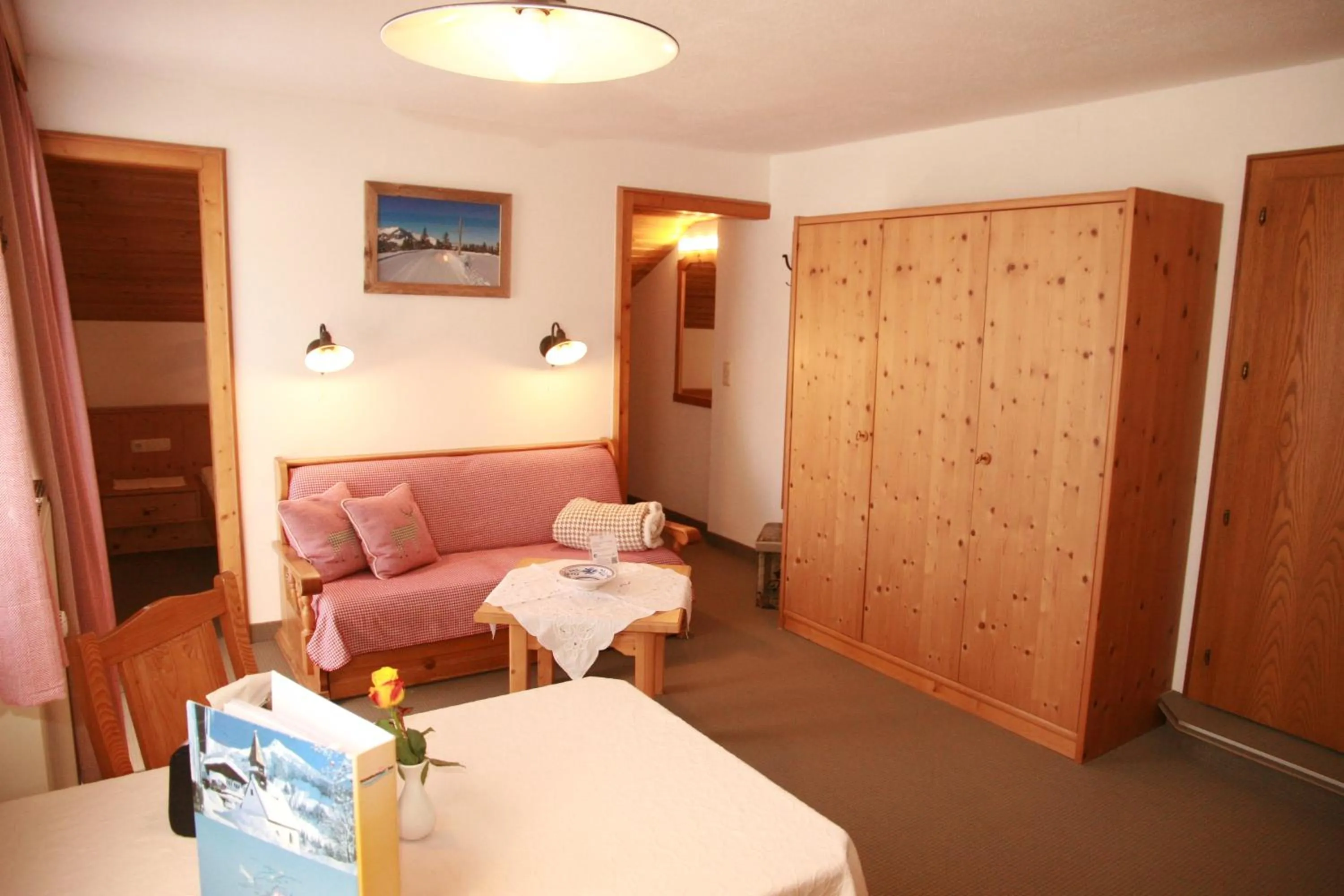 Photo of the whole room, Bed in Das Edelweiss