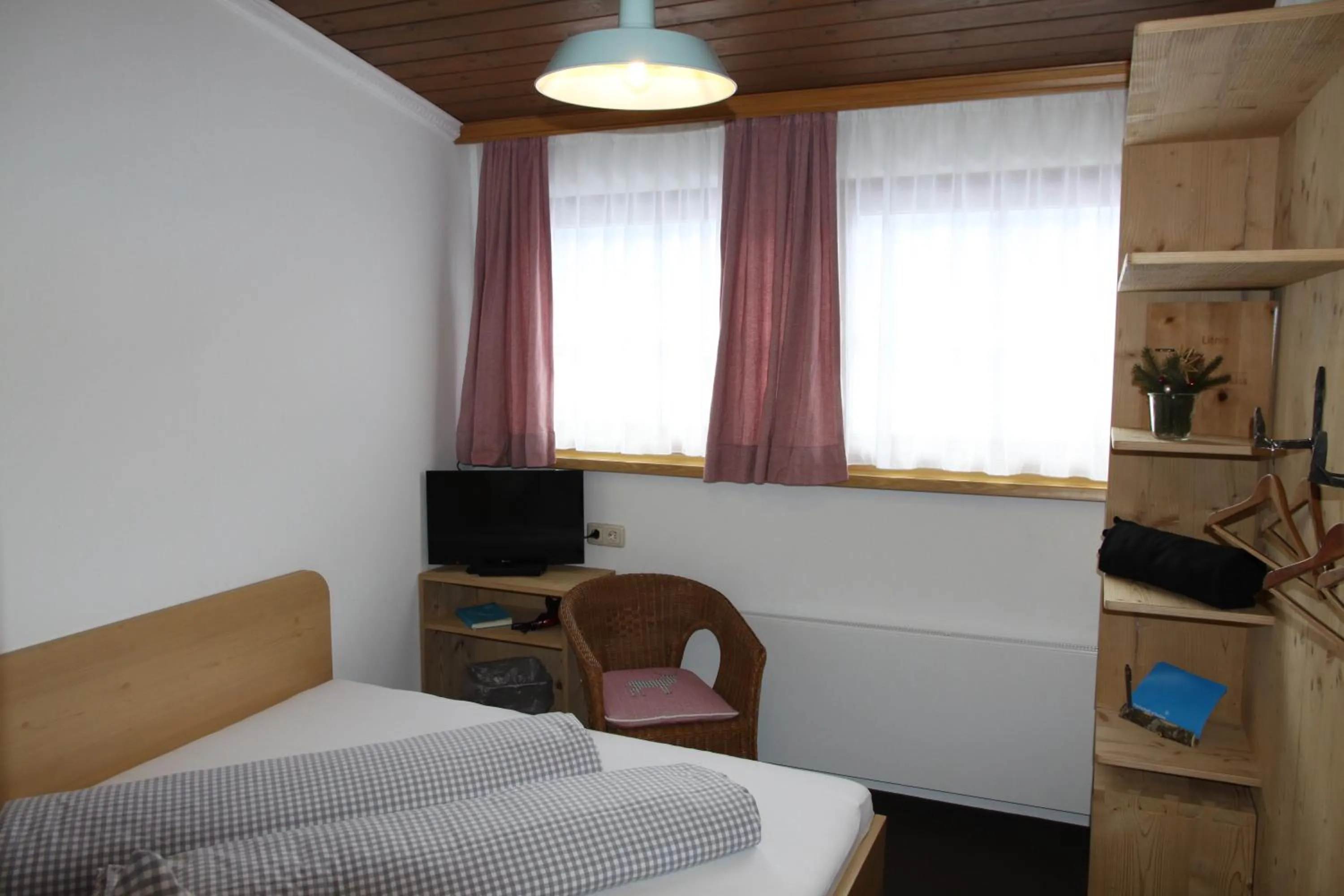 Photo of the whole room, Bed in Das Edelweiss