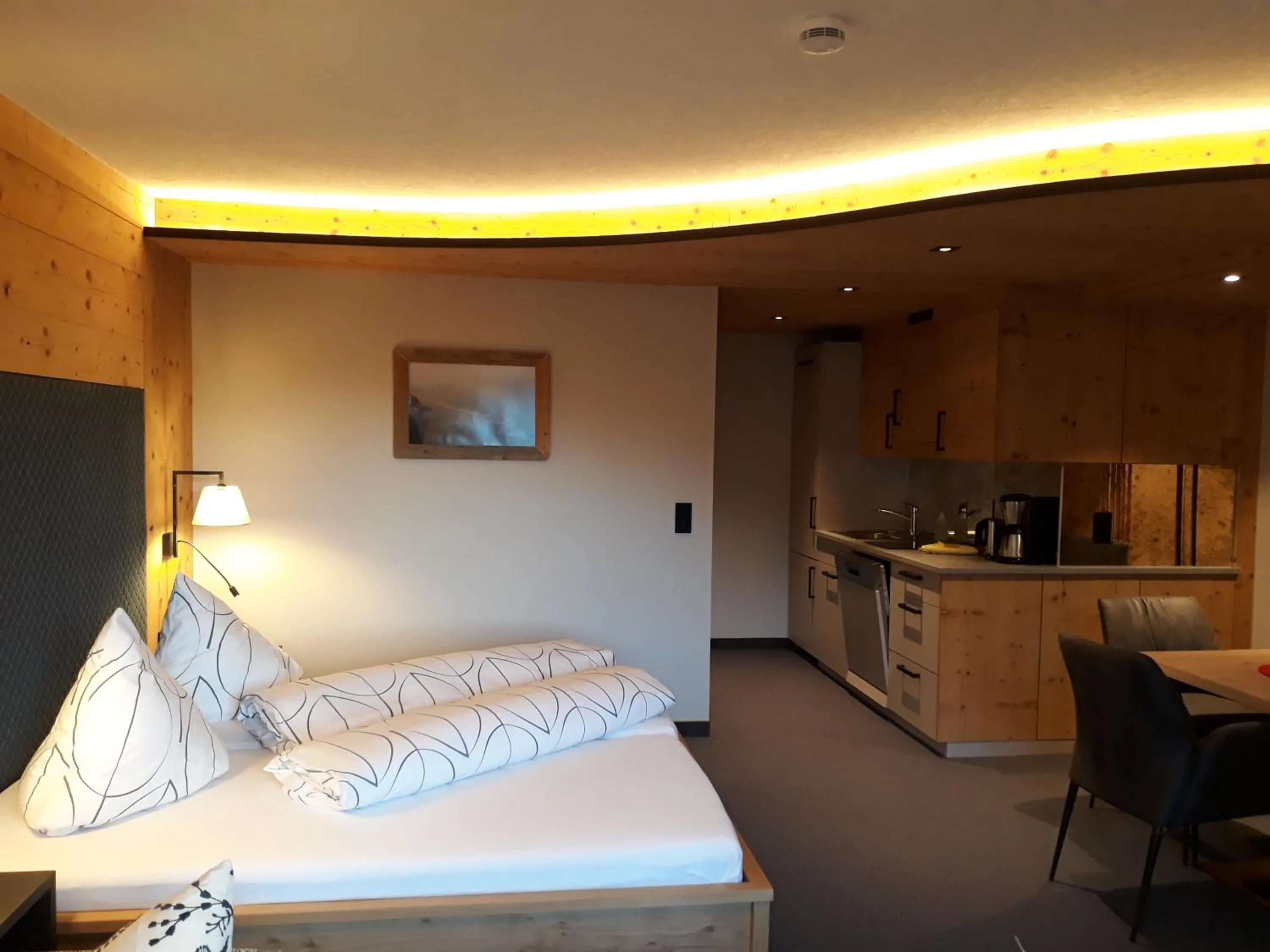 Photo of the whole room, Bed in Das Edelweiss