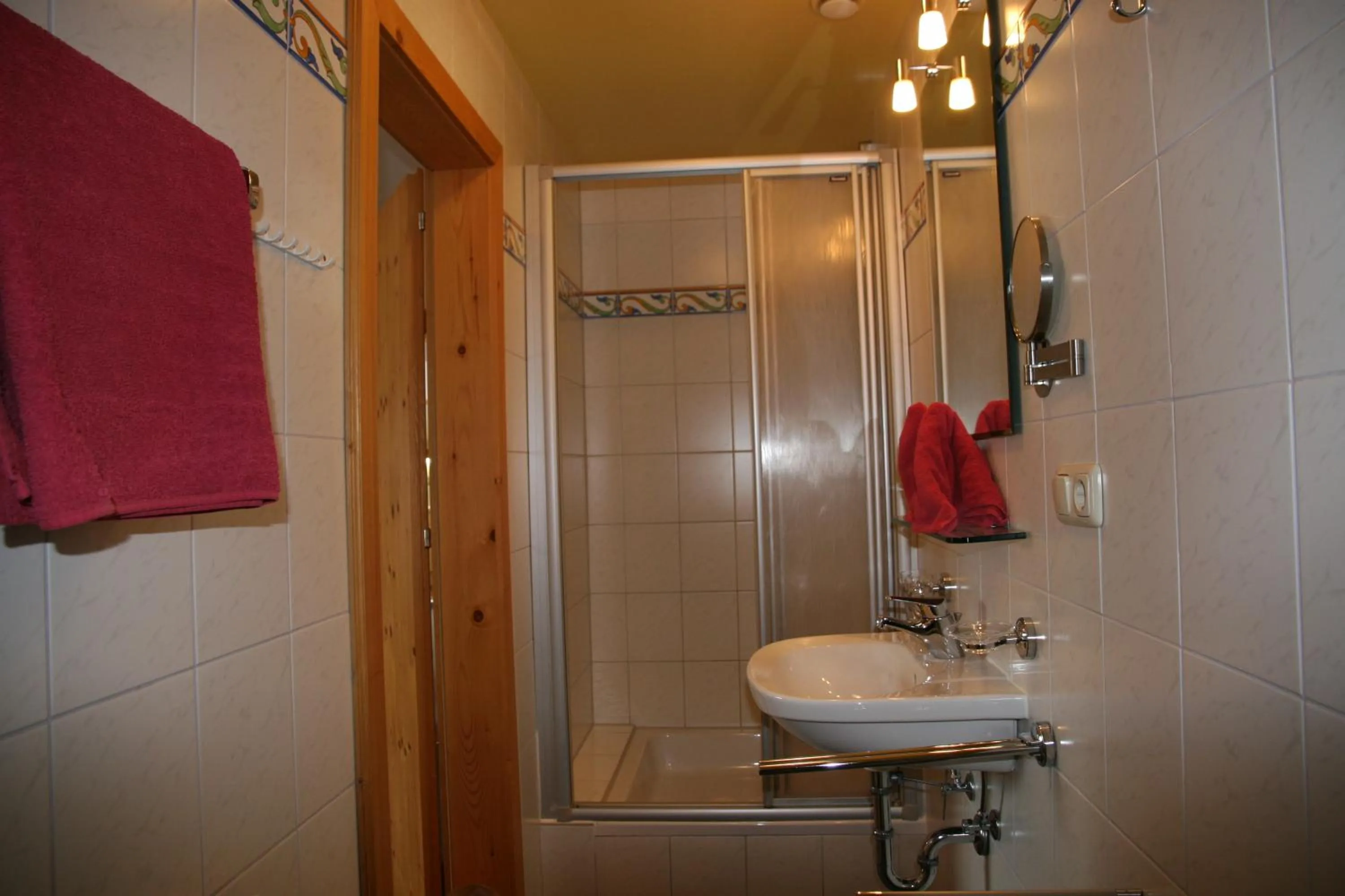 Shower in Das Edelweiss