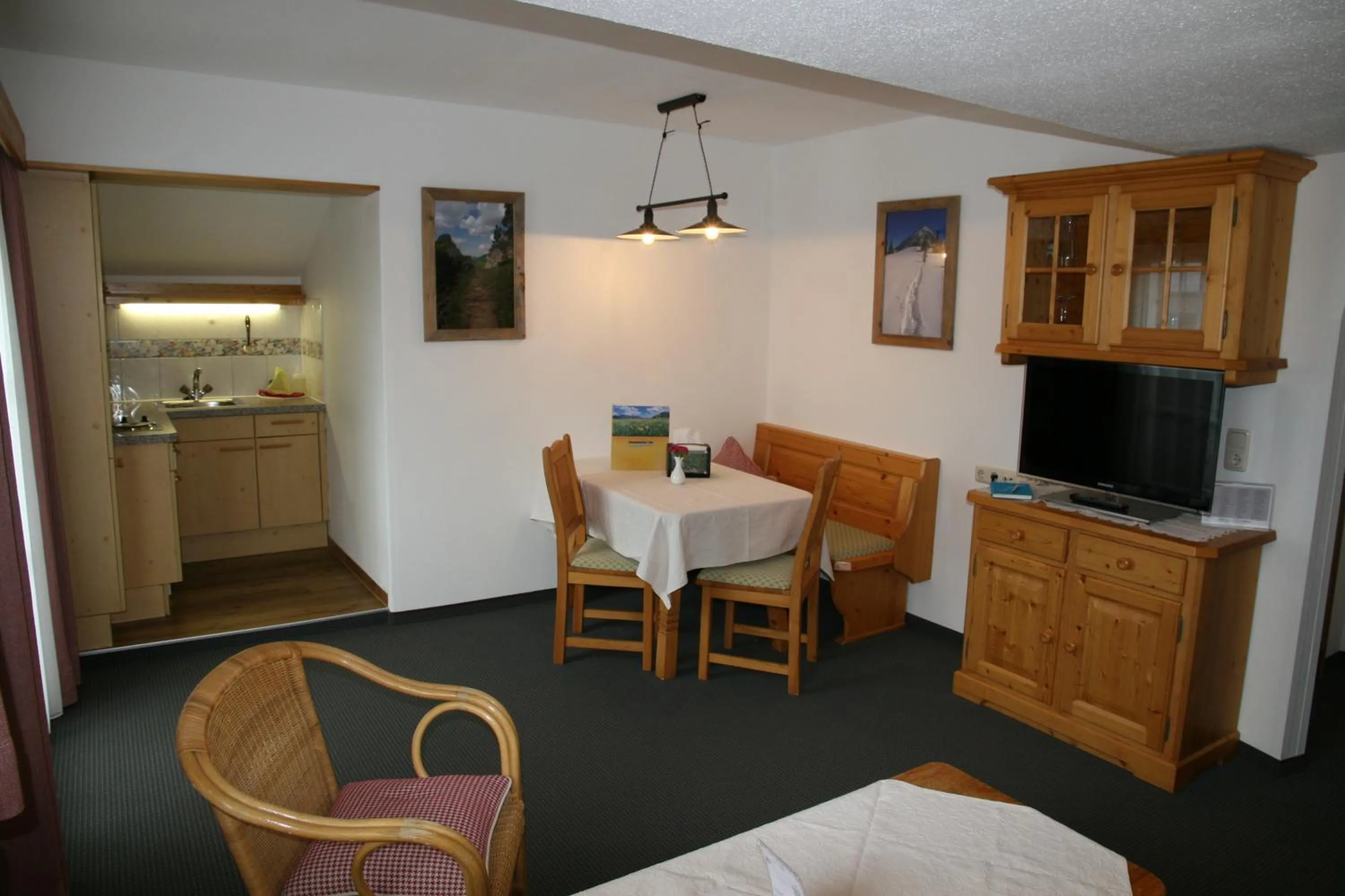 TV and multimedia in Das Edelweiss