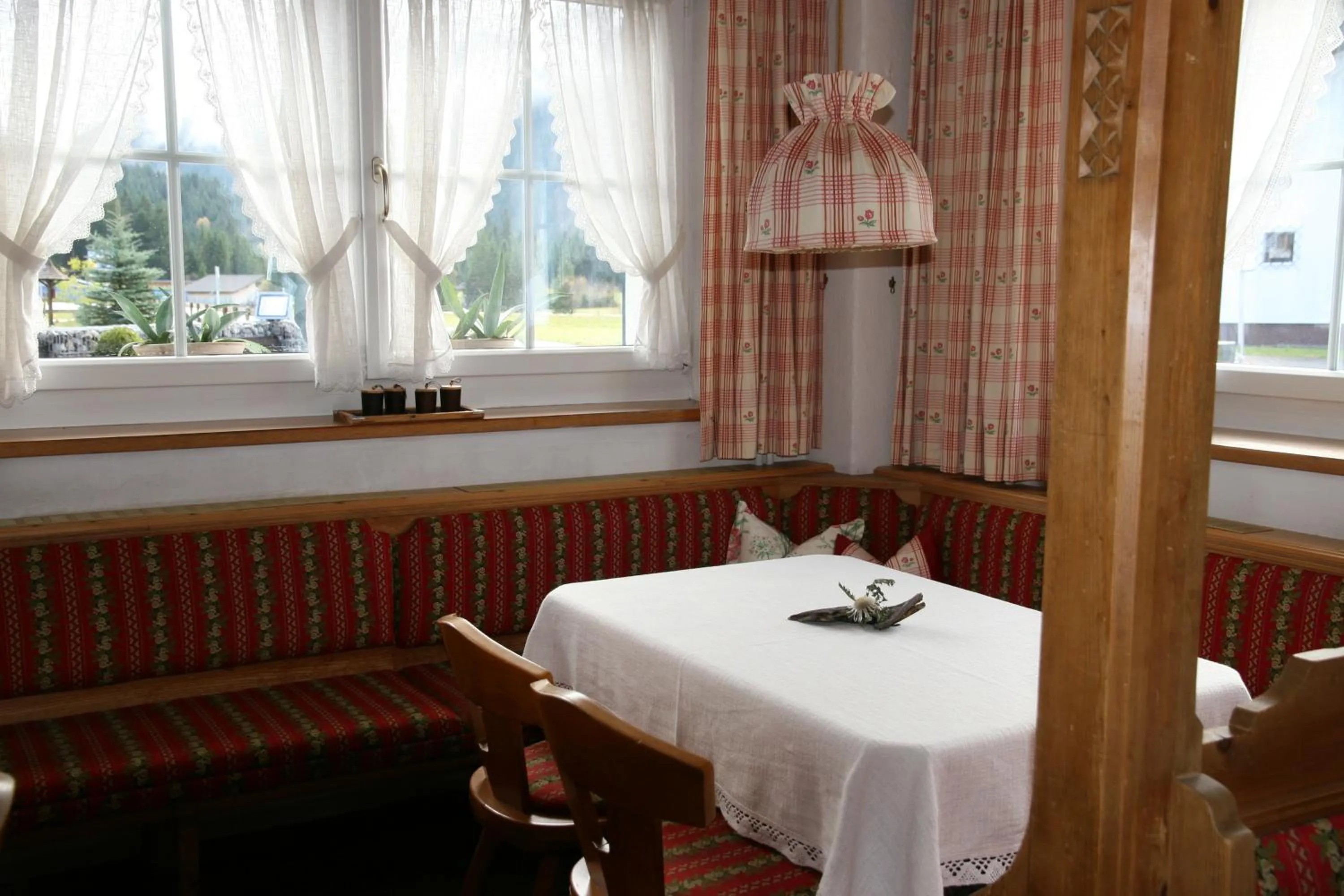 Restaurant/places to eat in Das Edelweiss