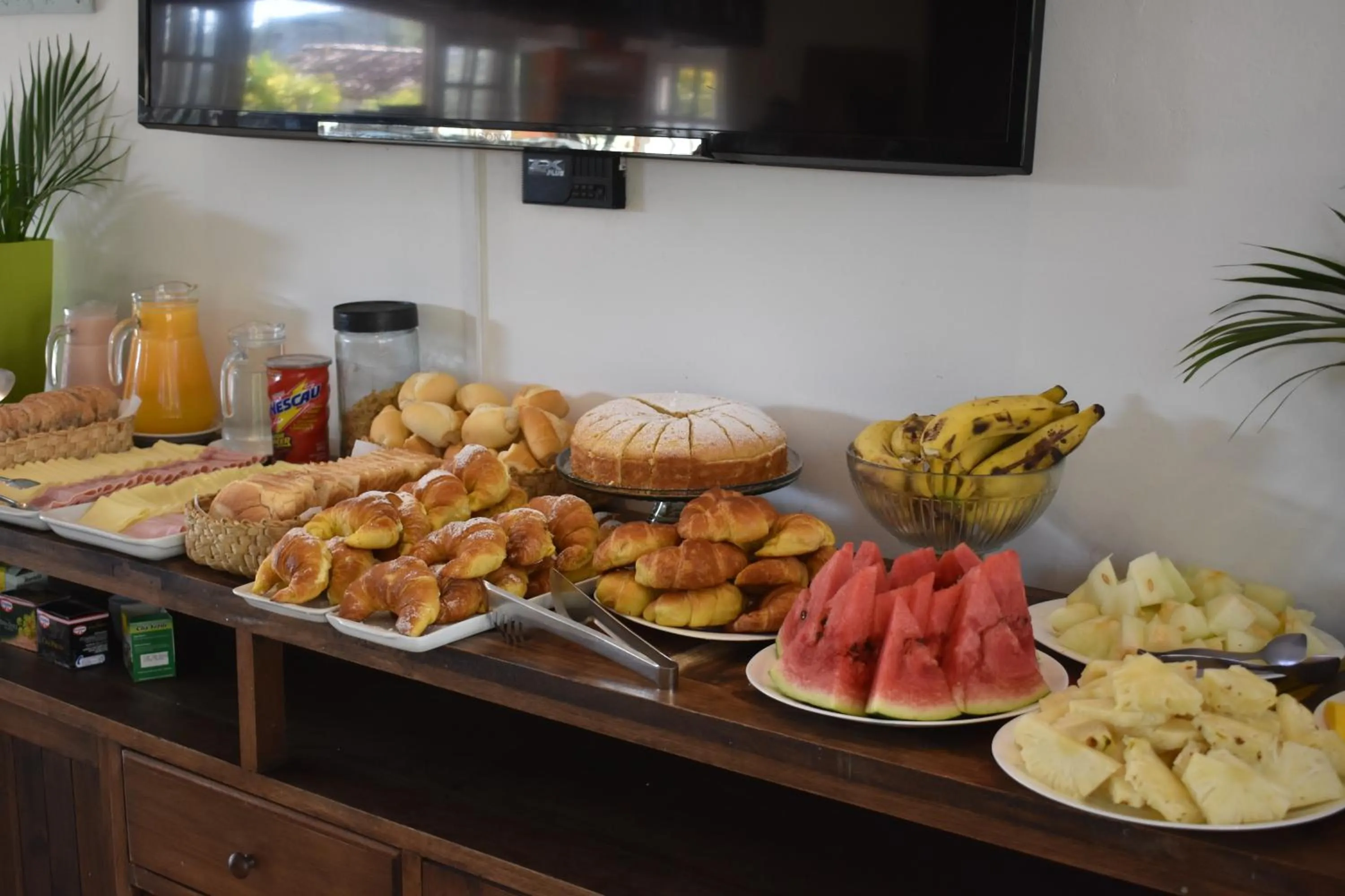 Breakfast in Hibiscus Center