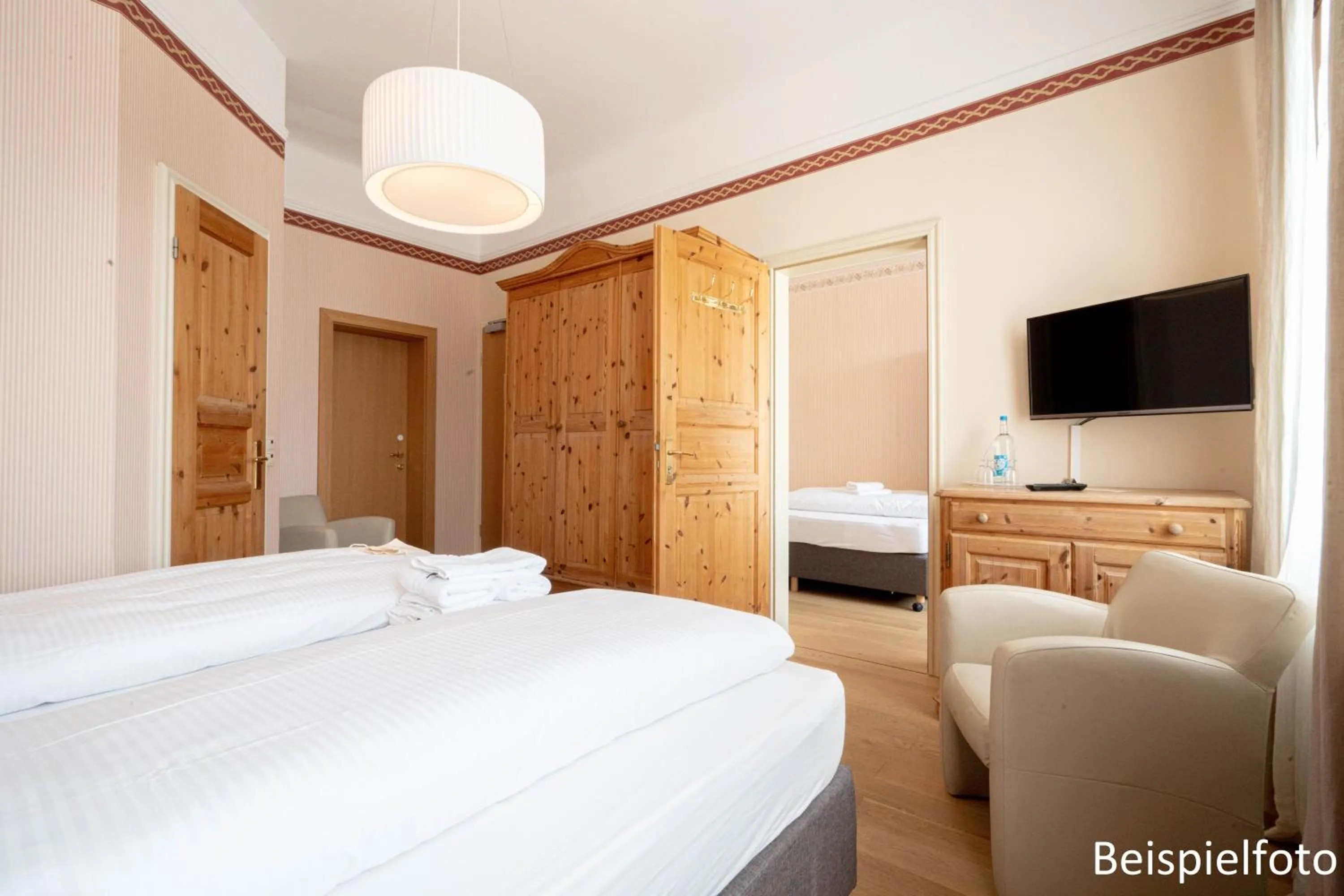 Photo of the whole room, Bed in Logierhaus am Denkmal