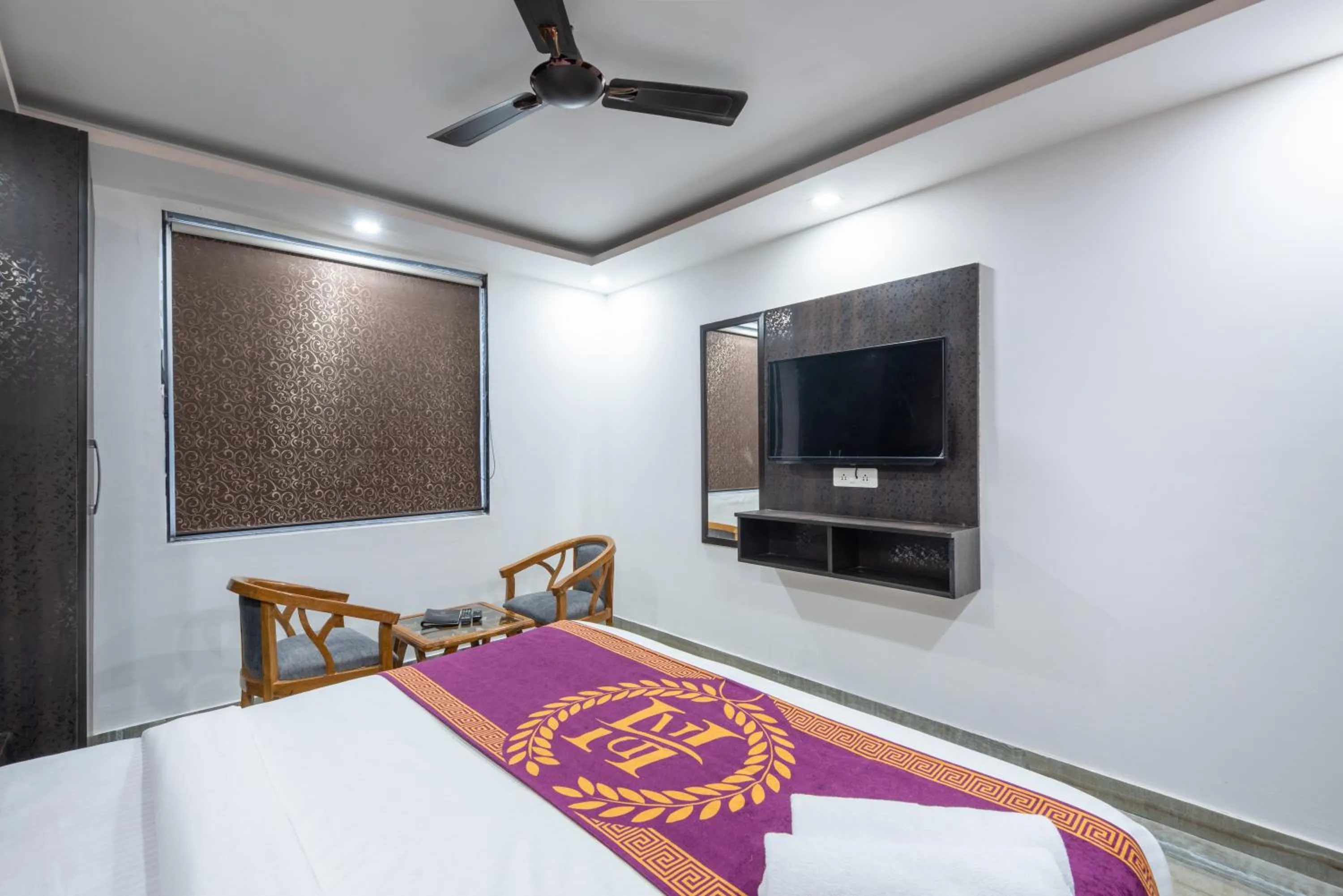 Bedroom, Bed in Hotel Royal Inn igi