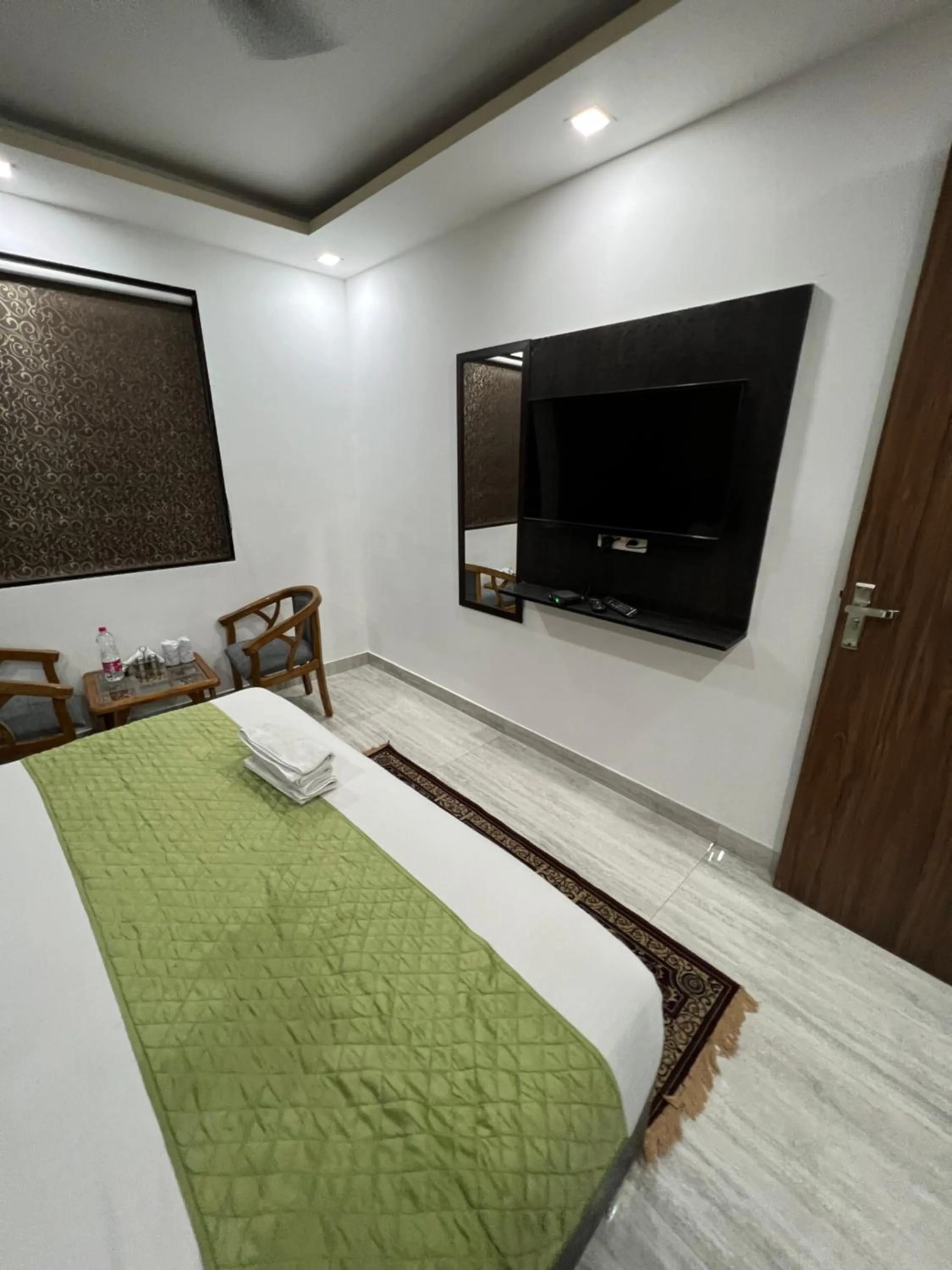 Bed in Hotel Royal Inn igi