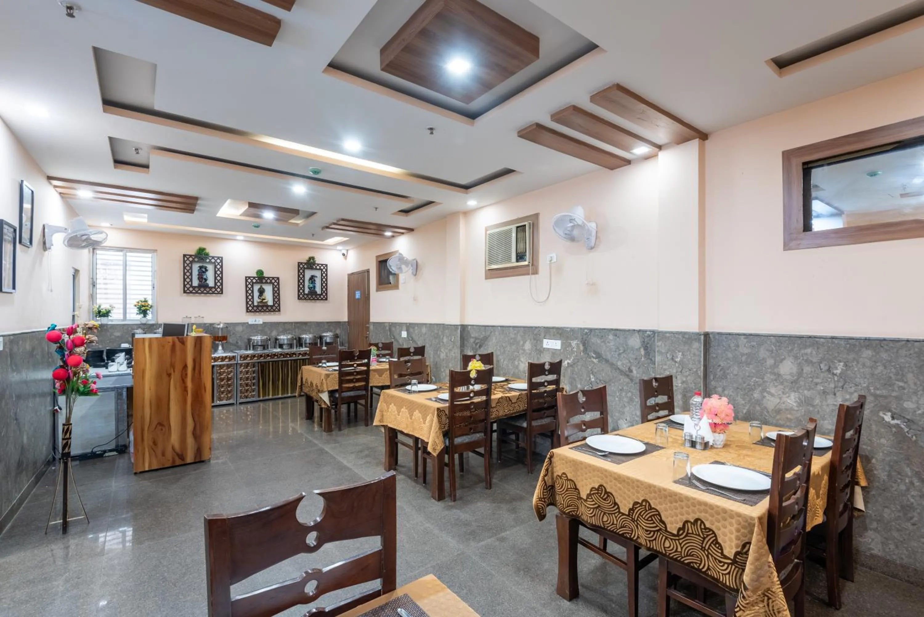 Banquet/Function facilities in Hotel Royal Inn igi