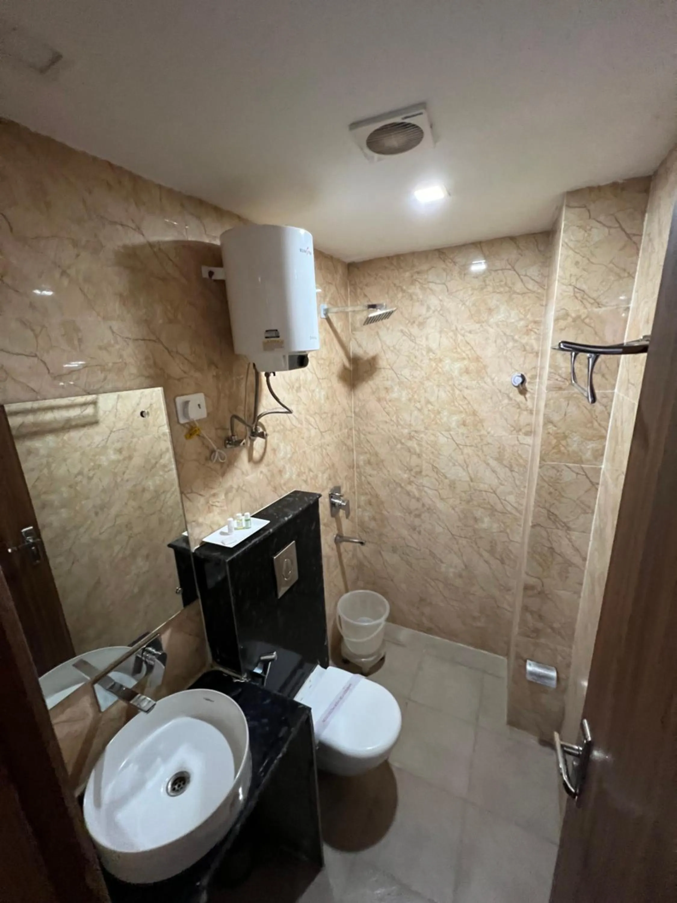 Bathroom in Hotel Royal Inn igi