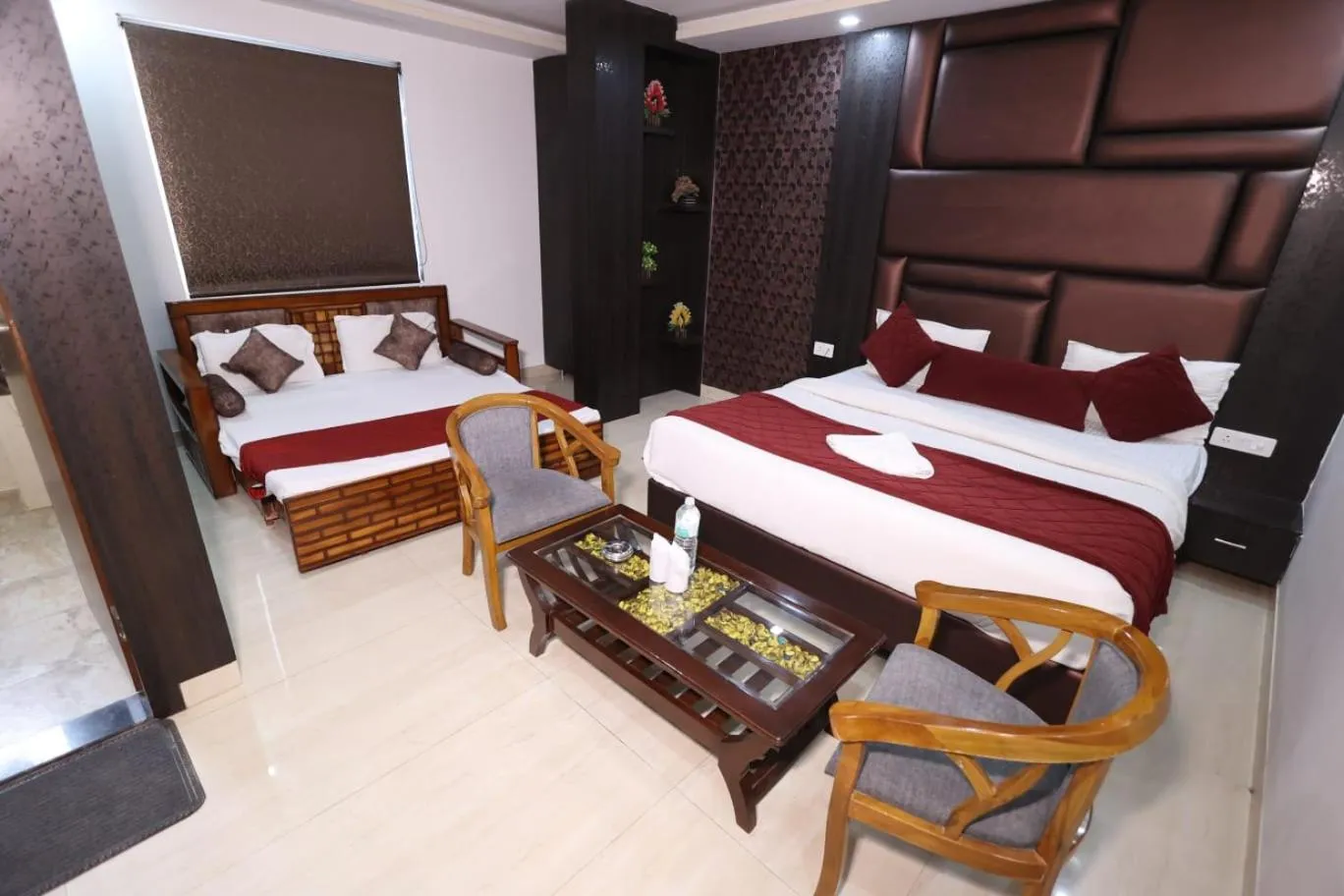 Bedroom, Bed in Hotel Royal Inn igi