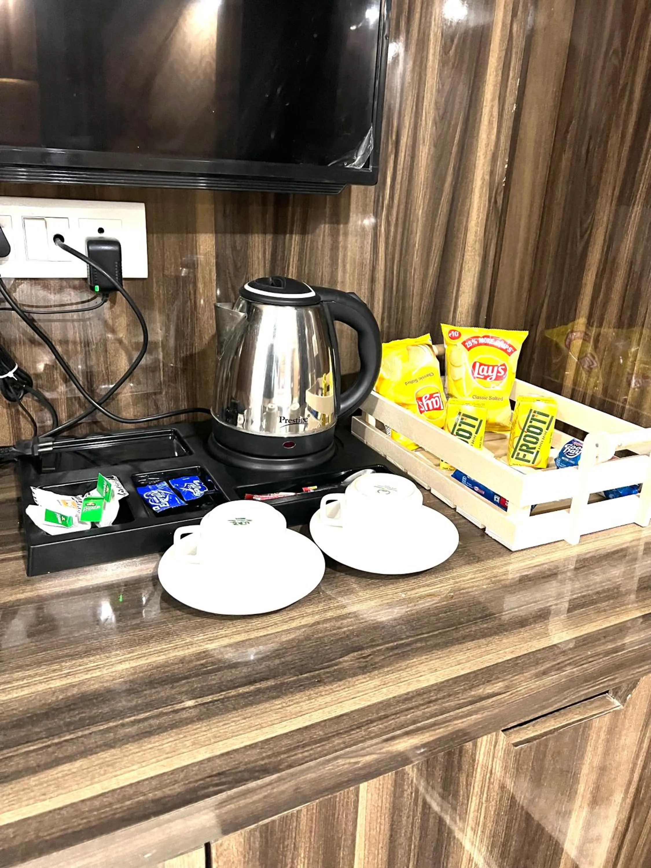 Coffee/tea facilities in Hotel Royal Inn igi