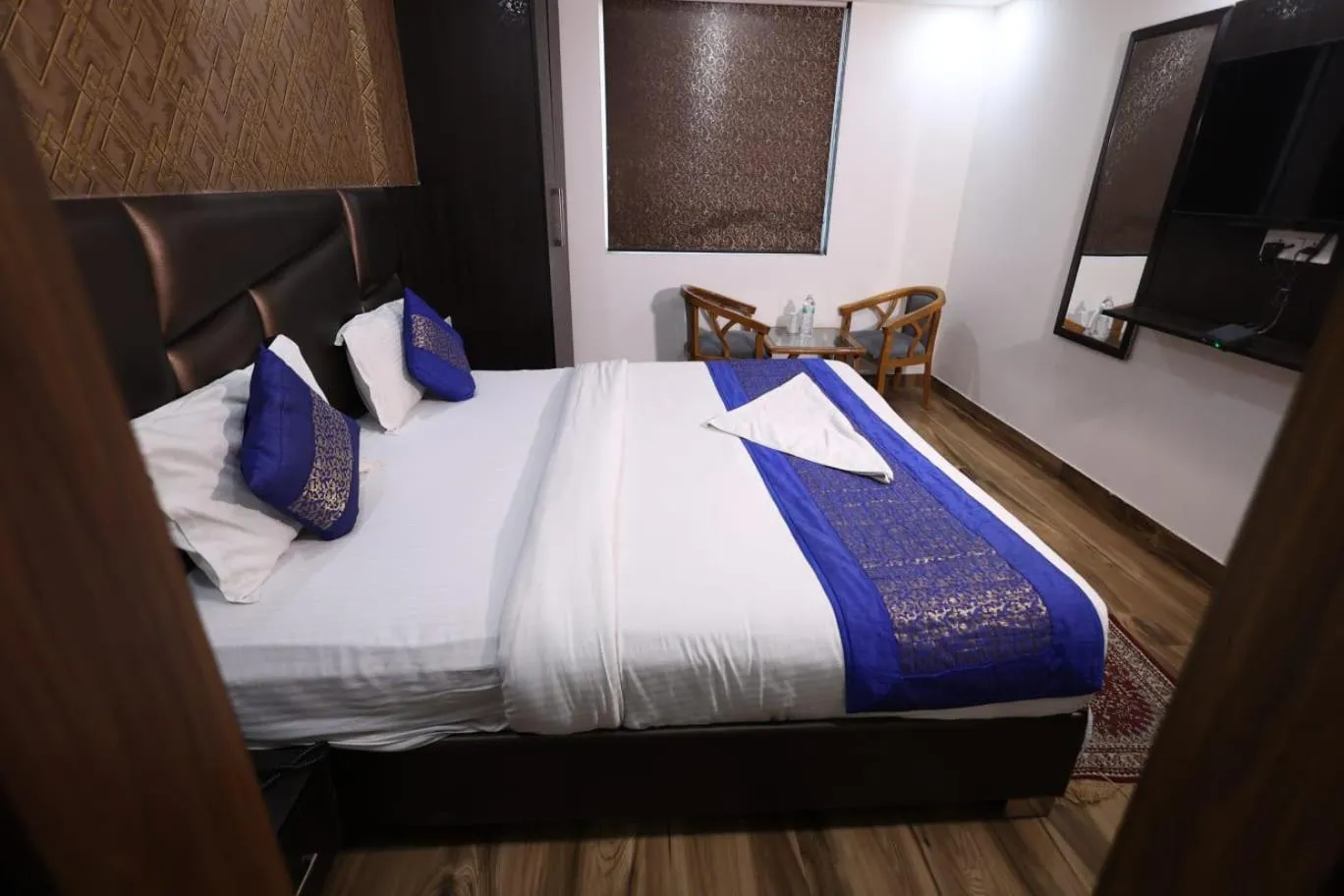 Bed in Hotel Royal Inn igi