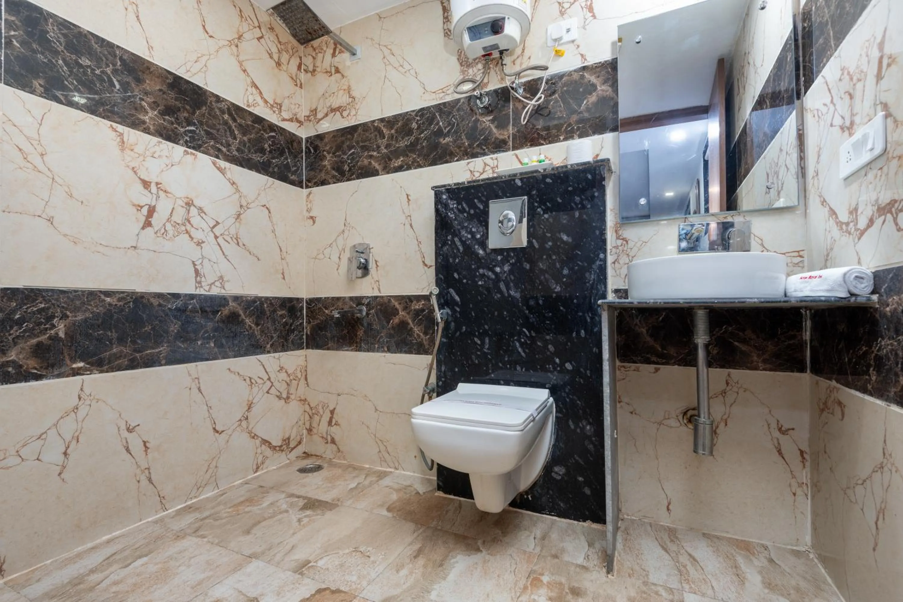 Bathroom in Hotel Royal Inn igi