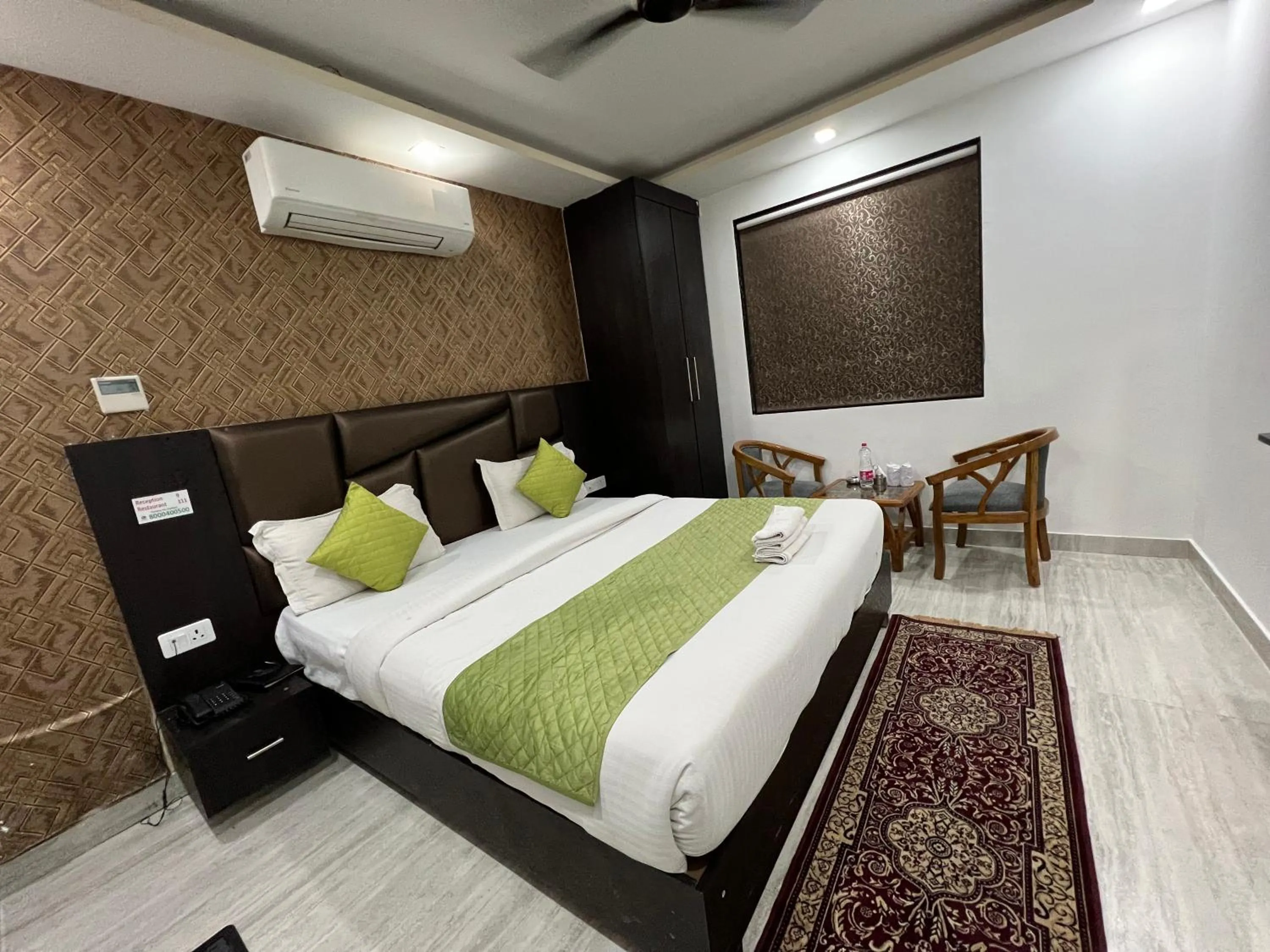 Bedroom, Bed in Hotel Royal Inn igi